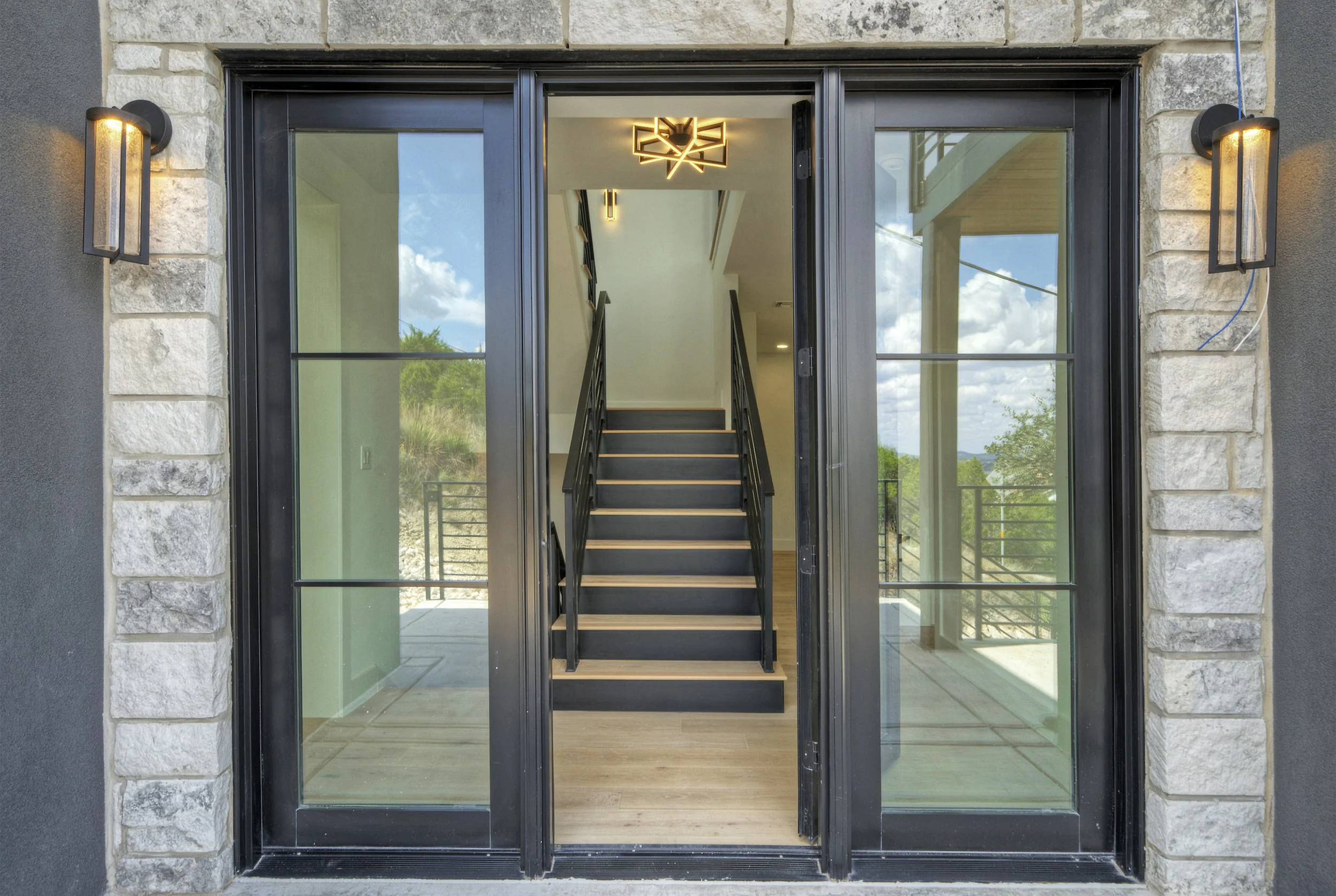 Entryway 3.jpg