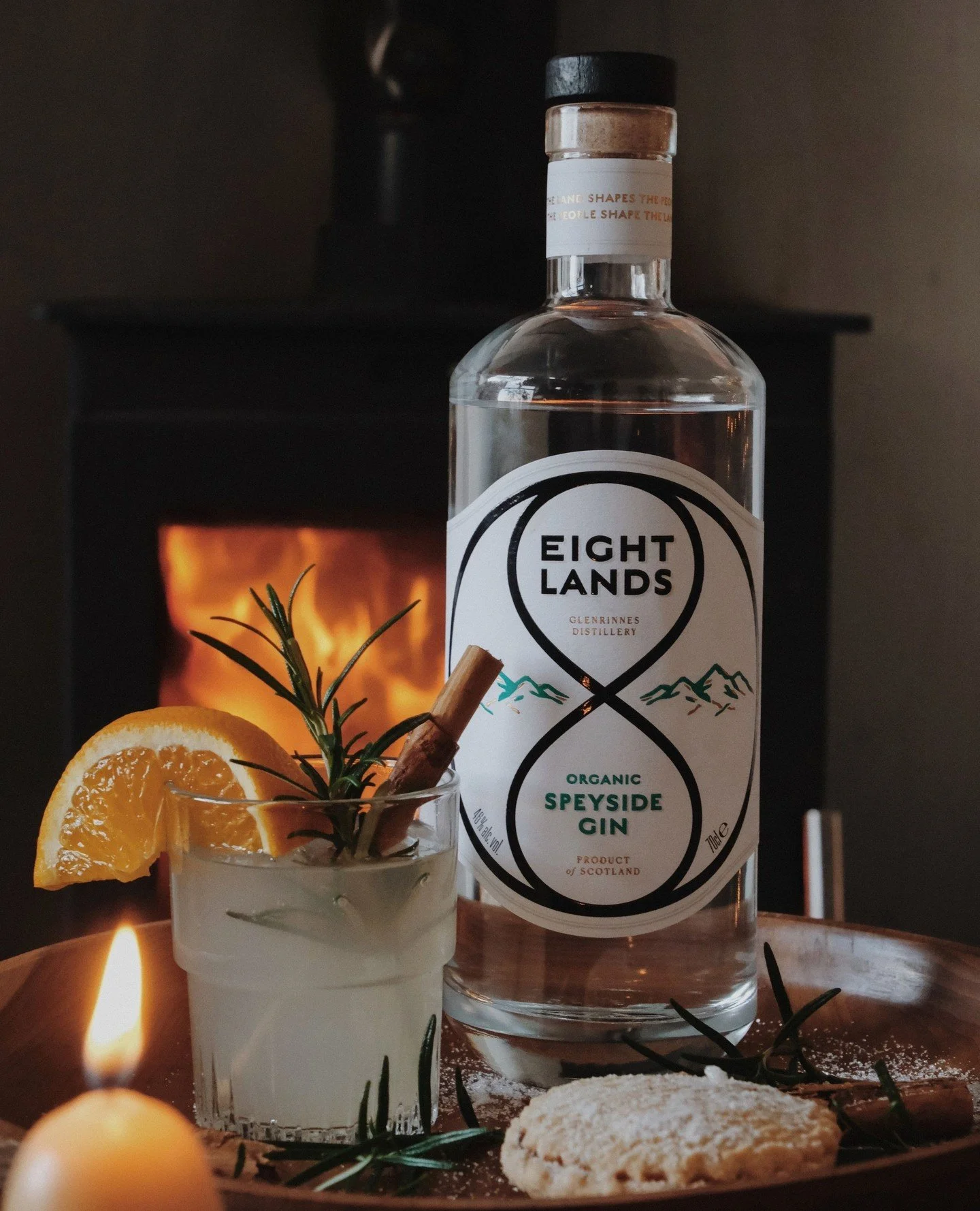 Fireside gin &amp; ginger fizz, finished with orange, cinnamon and rosemary (served with a mince pie, naturally). ⁠
⁠
A wildly festive tradition, captured by @emmajaynelavelle, just in time for silly season.