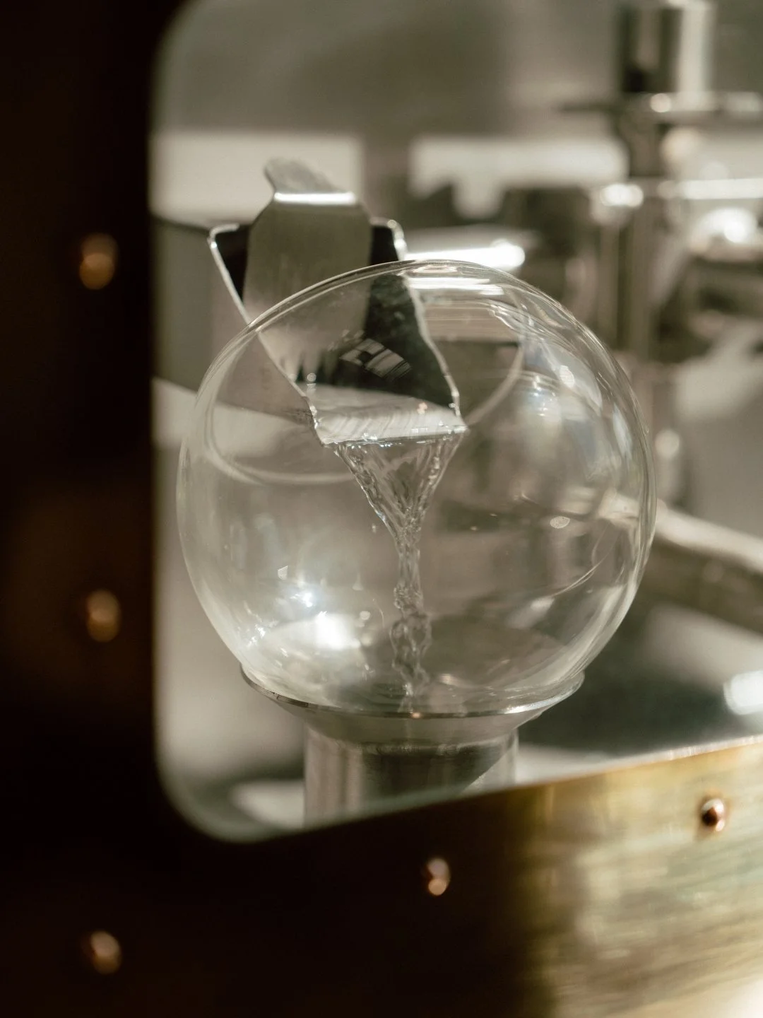 Quality meets precision at every stage of making Eight Lands.

Our distilling team works to exact strength guidelines and carefully followed procedures, drawing on their knowledge and judgement as they assess each batch by sight, aroma and taste.

Th