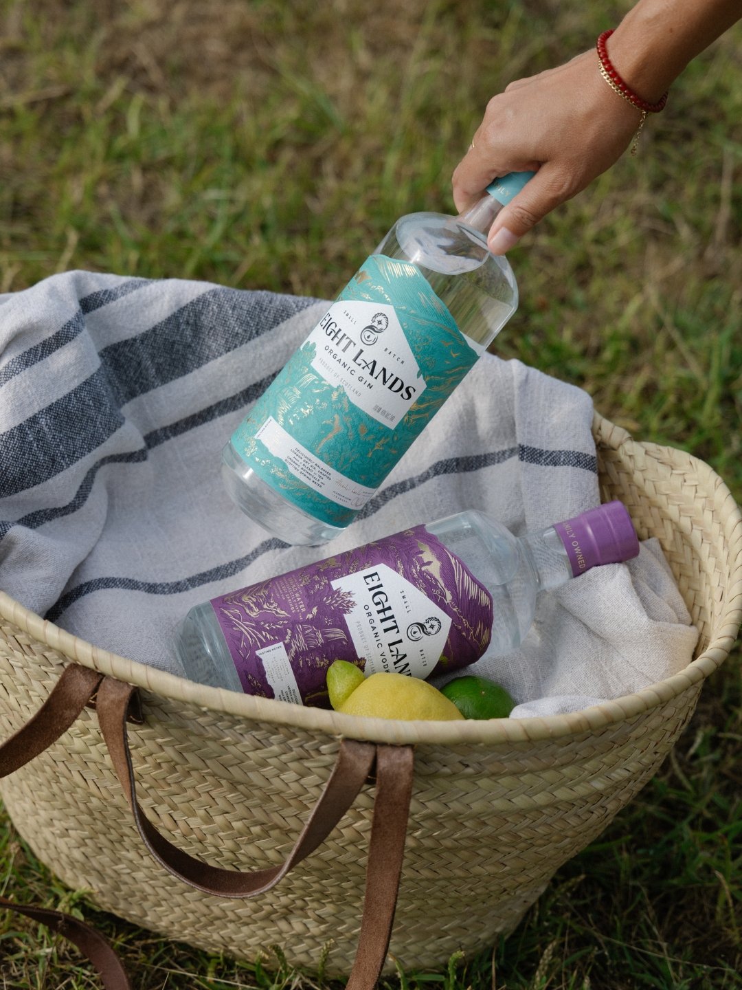 Straight to our Organic Speyside Gin? Always a tough choice. But when you have two wildly smooth organic spirits to choose from, you can&rsquo;t go wrong!

Shop our Organic Speyside Gin through the link in our bio. #eightlands