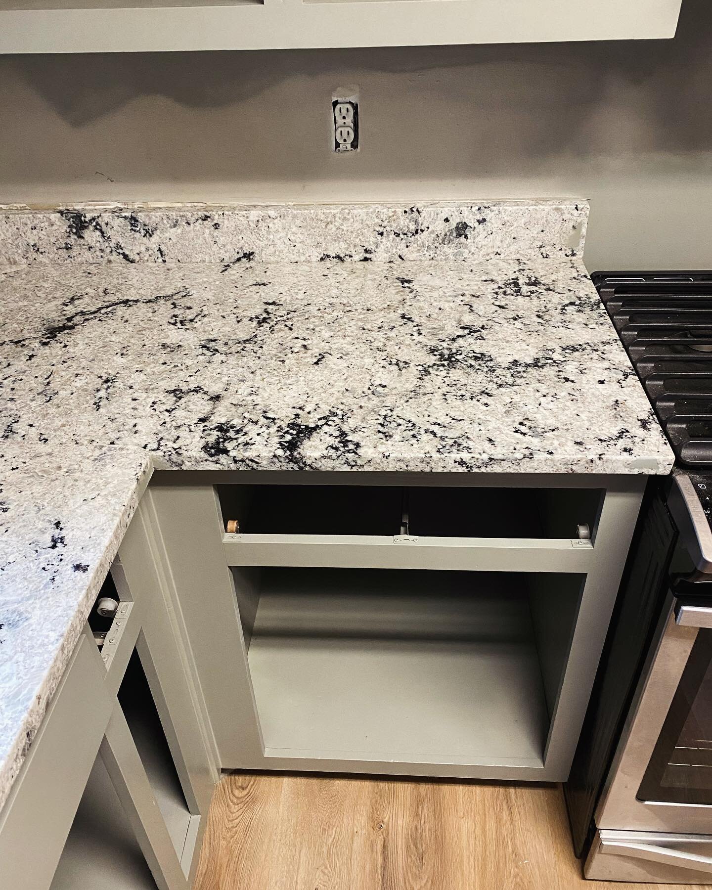 Love the new cabinet color with this new granite in this almost completed kitchen! Wall color and hardware coming soon! @laura_deann_jones @jasoncannonjones Hashtags:
#interiordesignerlife
#awardwinninginteriordesigner #awardwinningkitchendesigner #a