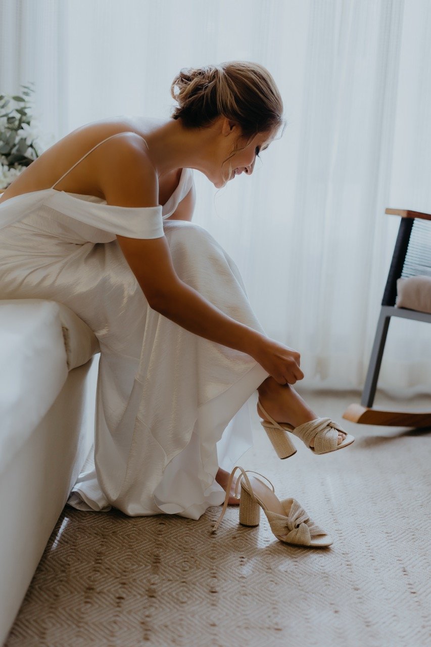 El Mangroove wedding getting ready bride