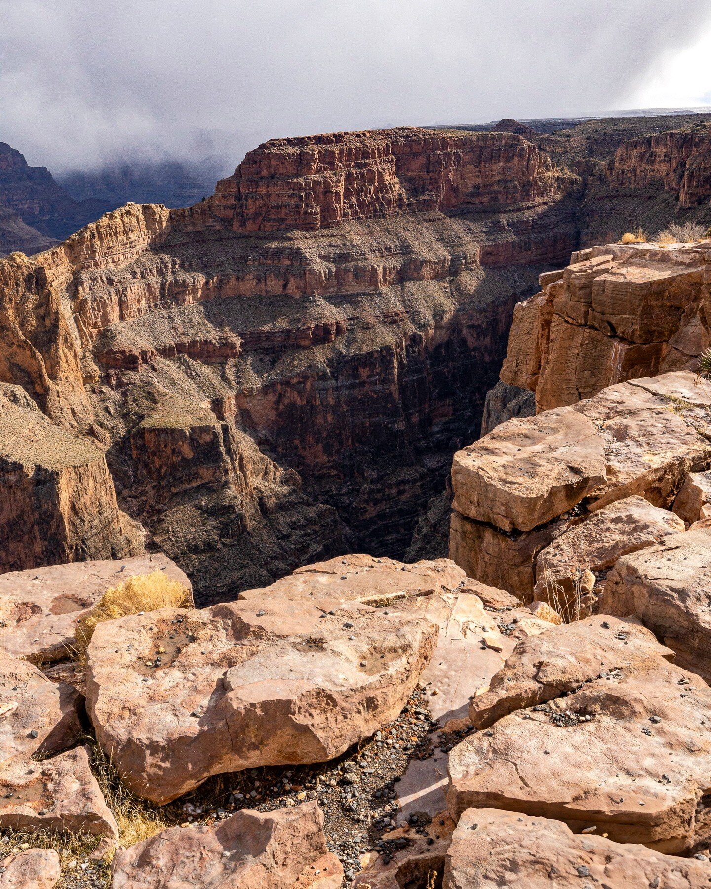 📸 Calling all landscape enthusiasts! 🏞️ Dive into the beauty of the Grand Canyon with my latest photos showcasing Eagle Point. From rugged cliffs to vast vistas, these images capture the essence of this iconic location. Get ready to be transported!