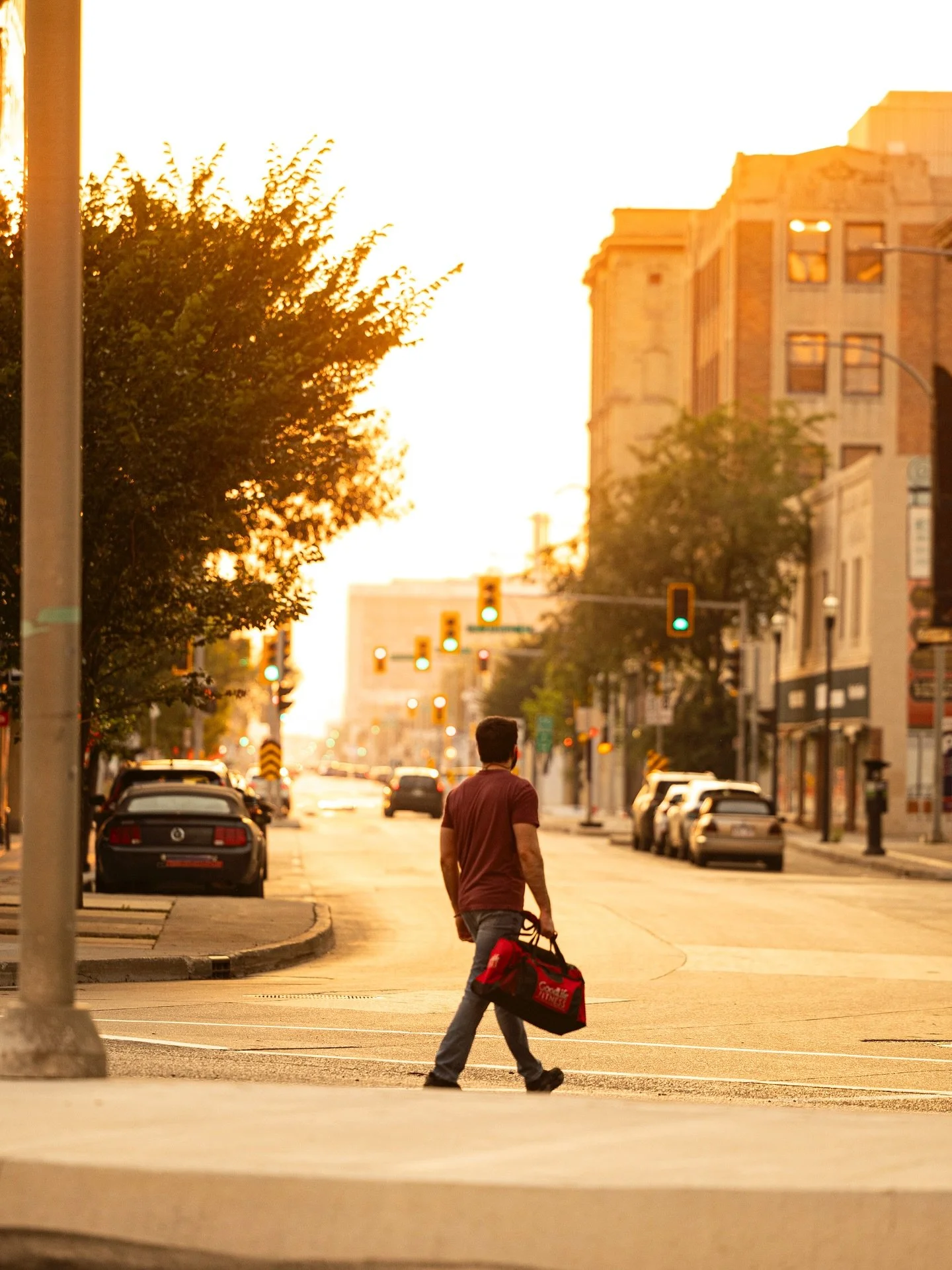 Winnipeg Summers&hellip;. Whether you like the approach glooming approach of a big thunderstorm or a hazy sunset when the golden hue lights up the city sky.  Beauty is out there if you take a-little time out of your day to find it.

#streetphotograph