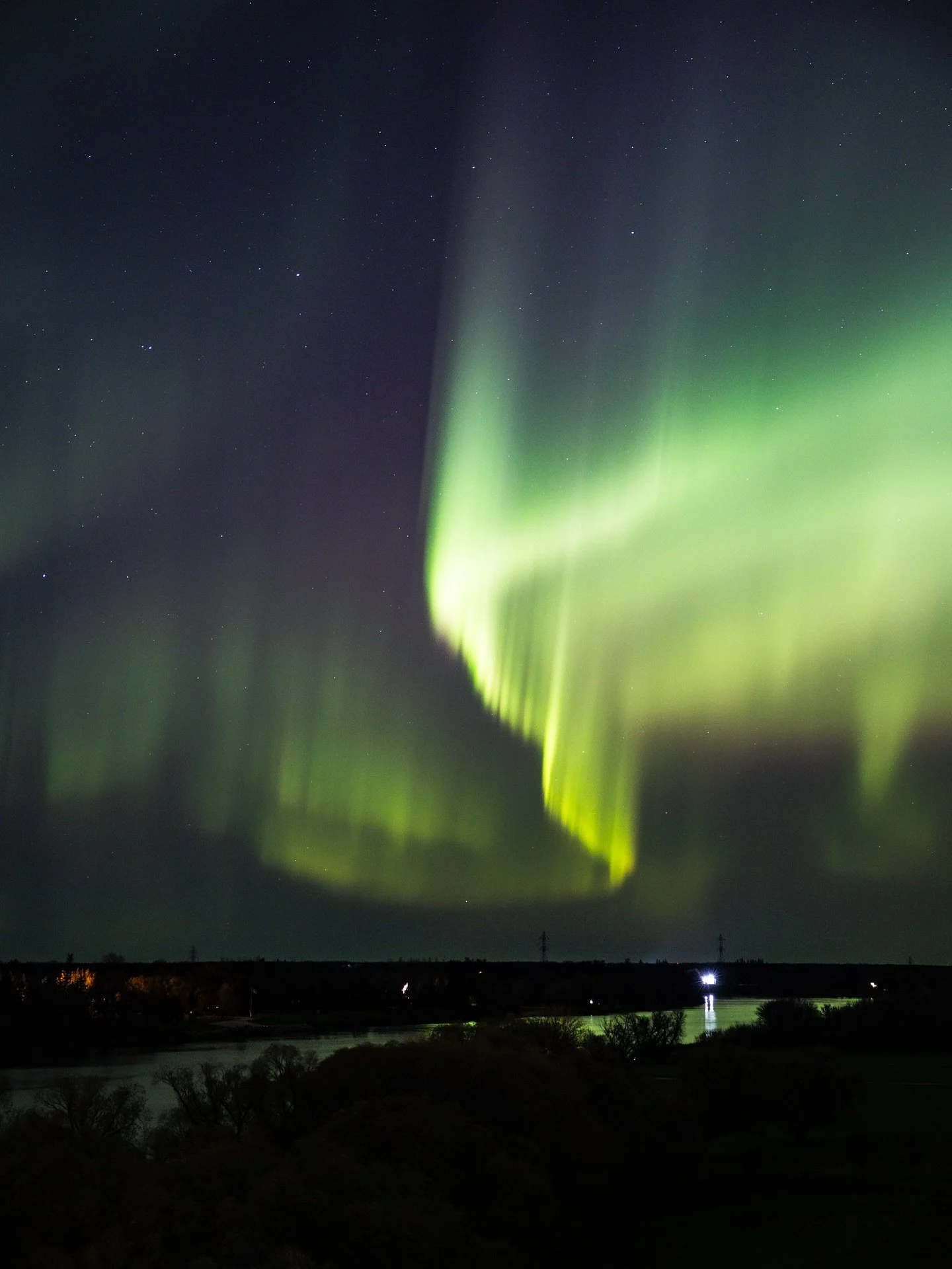 I thought the first night was crazy but 11.12 took us for a whirlwind @nvsphoto__ in the driver seat and I&rsquo;m in shotgun and we&rsquo;re seeing streaks and bands of northern lights across the sky and you can see it with your naked eye. 

We scra