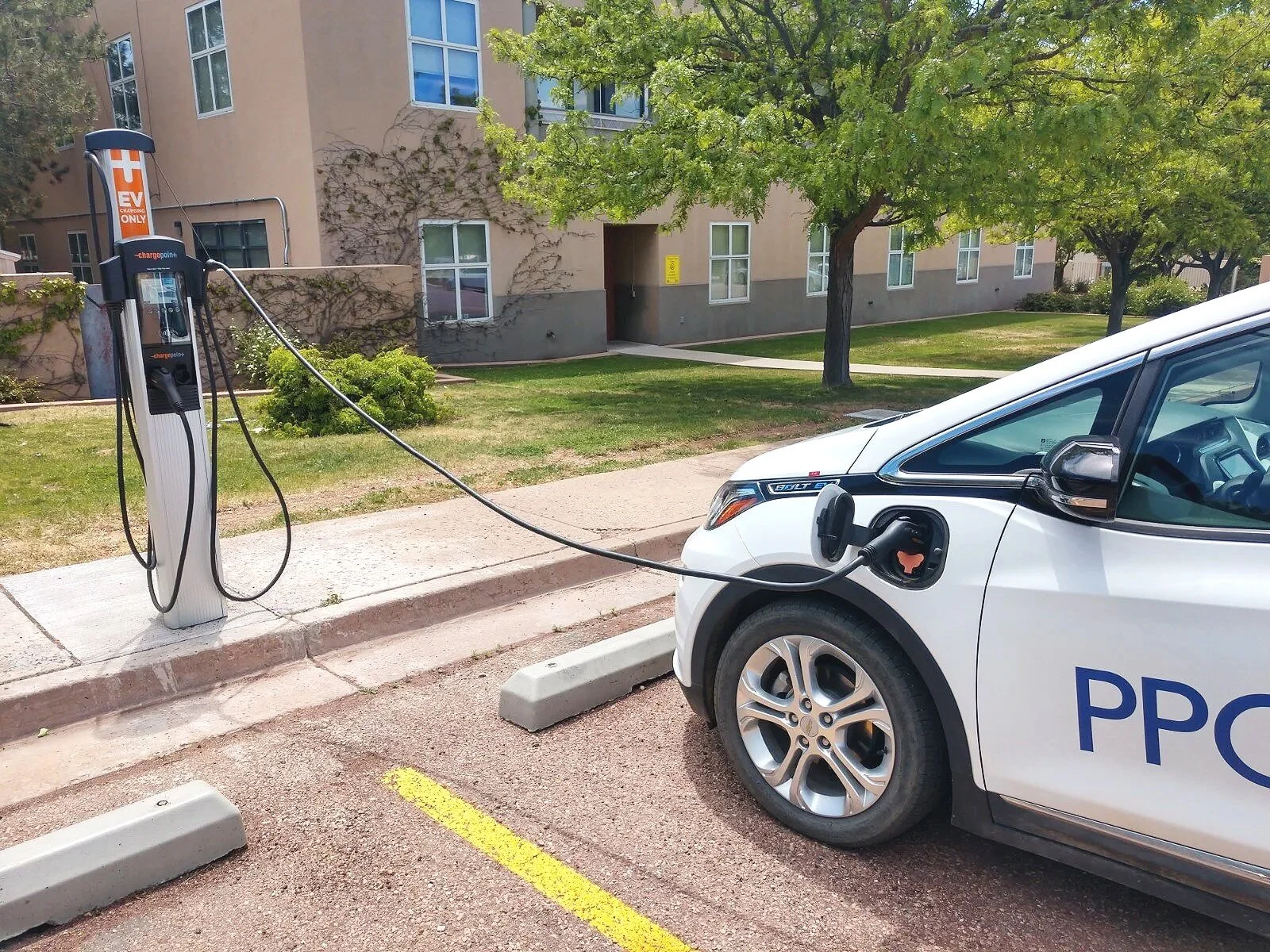 CT4000 EV charging station for Santa Fe Public Schools