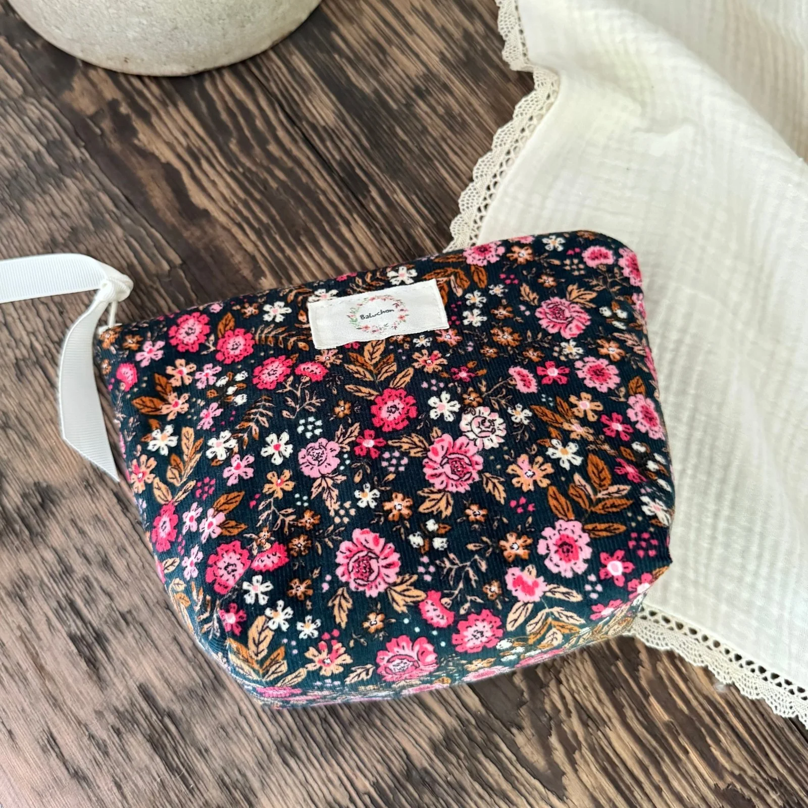 3053-t-2046-sac-a-cosmetique-moyen-en-corduroy-fleuri-wwwbaluchonaccessoireca3.jpg