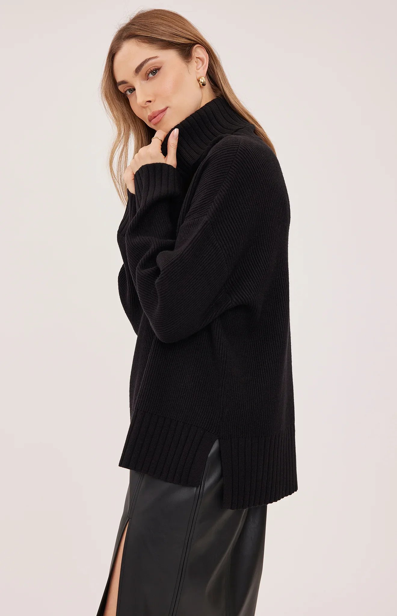 GF2610-3201_BLACK_RESHOOT_5.jpg.webp