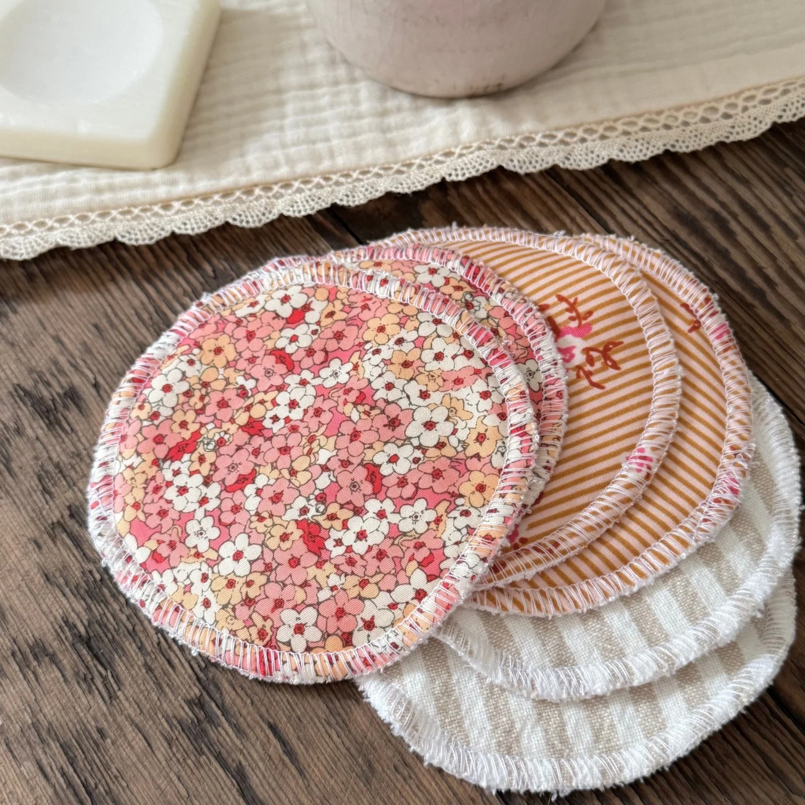 1880-t-2049-lingettes-demaquillantes-nettoyantes-reutilisables-wwwbaluchonaccessoireca1.jpg