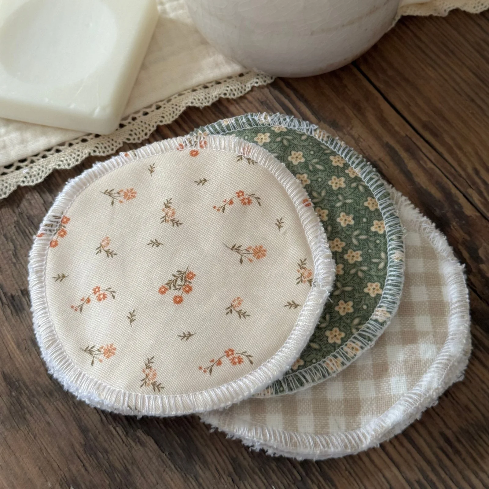 1880-t-2053-lingettes-demaquillantes-nettoyantes-reutilisables-wwwbaluchonaccessoireca7.jpg