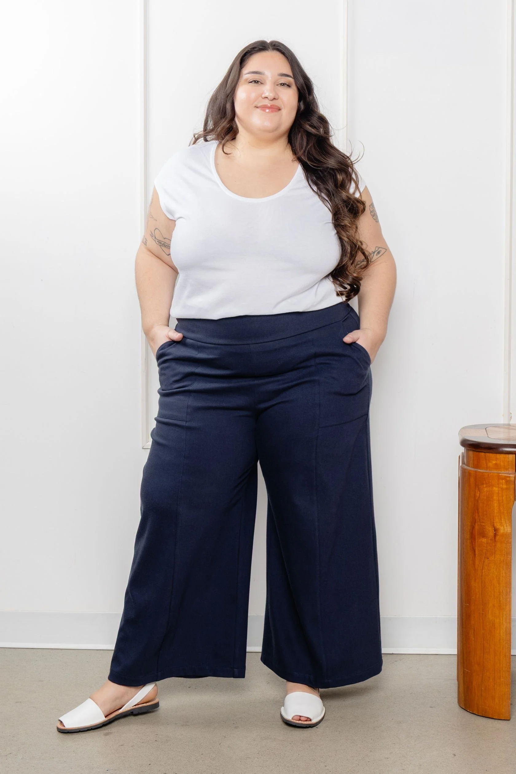Pantalon-gaucho-confortable-pour-femme-twill-bleu-marine-jambe-large-avec-poches-fait-au-quebec-canada_3_1680x.jpg