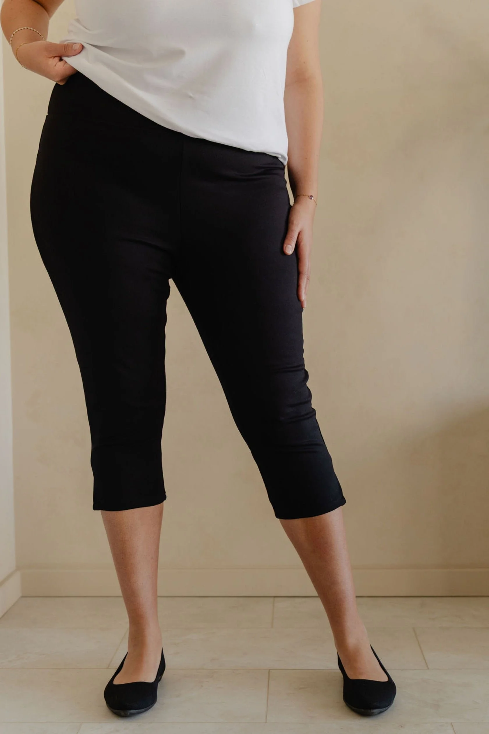 capri-pantalon-souple-habille-parfait-pour-femme-noir-fait-au-quebec-canada_2_1680x.jpg