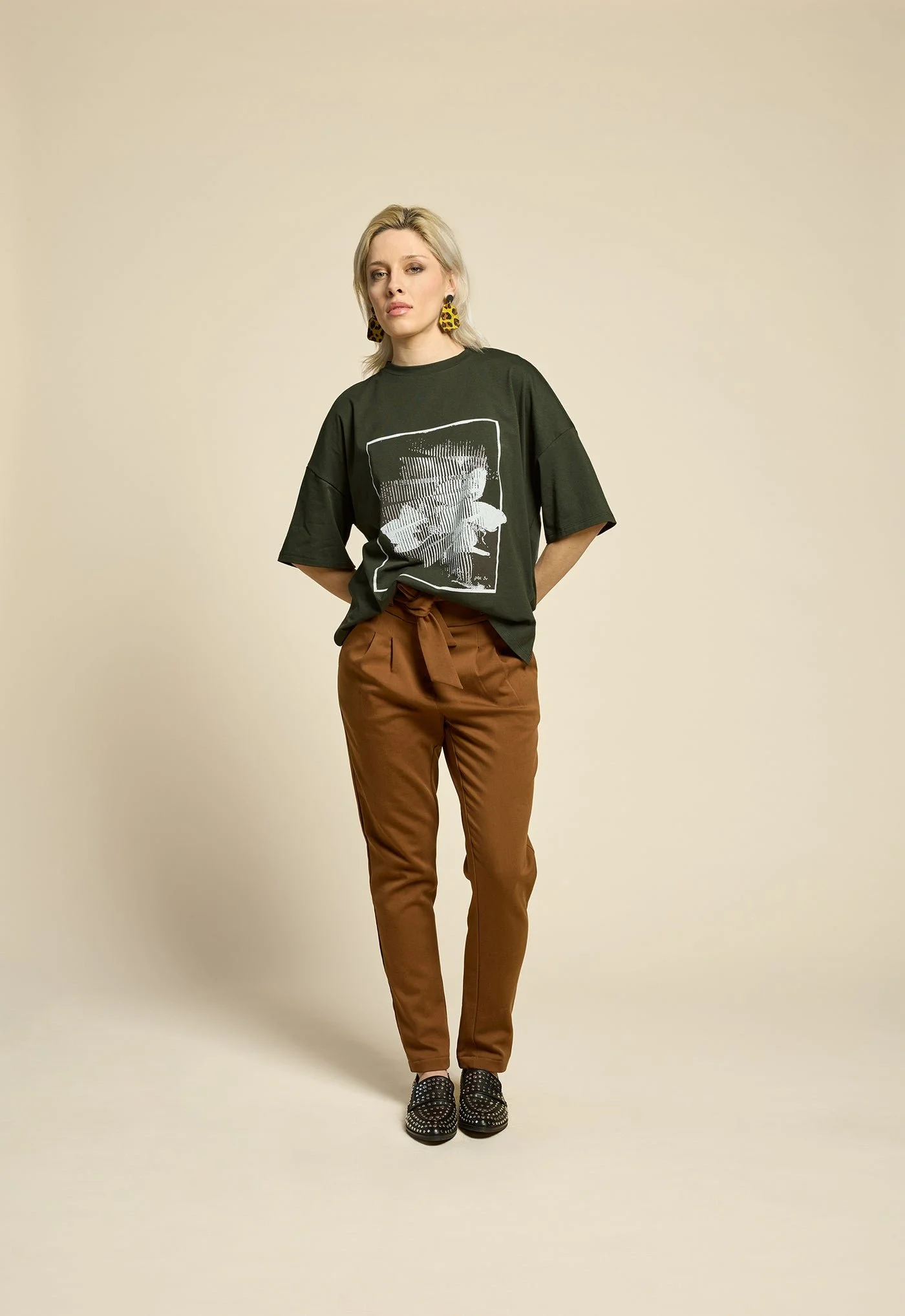 cokluch-haut-thelook-pine-pantalon-immortels-cognac-ah2526-4.jpg