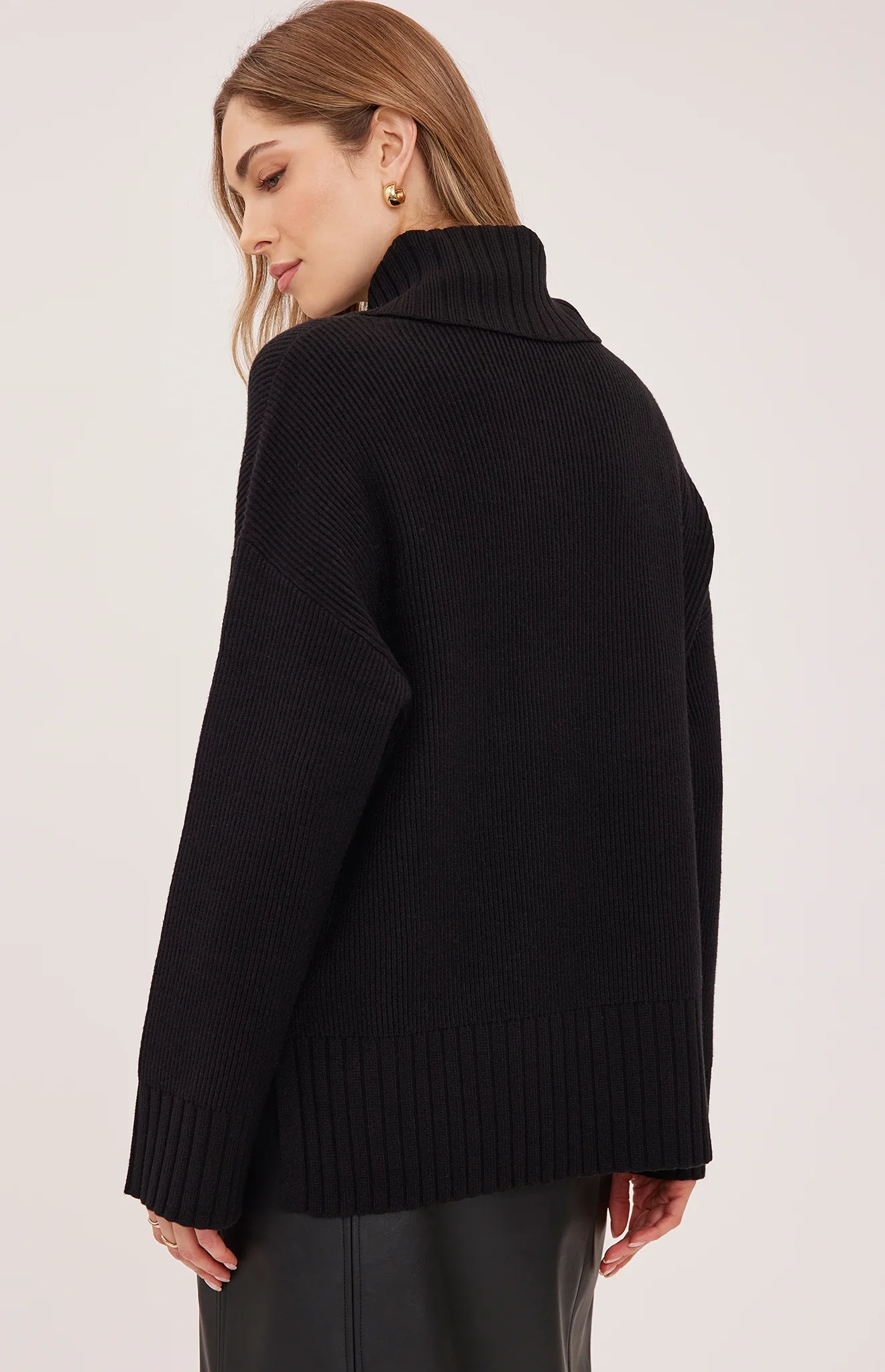 GF2610-3201_BLACK_RESHOOT_6.jpg.webp