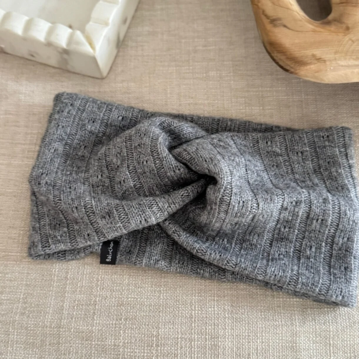 3030-t-2018-bandeau-a-cheveux-en-tricot-croise-wwwbaluchonaccessoireca6-1220x1220.jpg