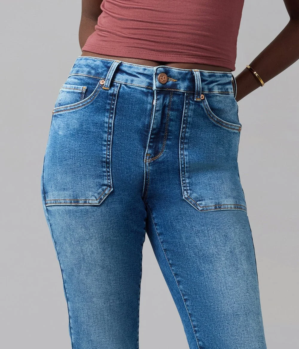 Lolajeans689ce4b9630f89689ce4b96370f.35232901689ce4b96370f.jpg