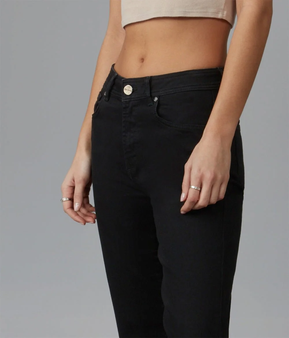 Lolajeans65c26f00b3173665c26f00b33d3.6074627765c26f00b33d3.jpg