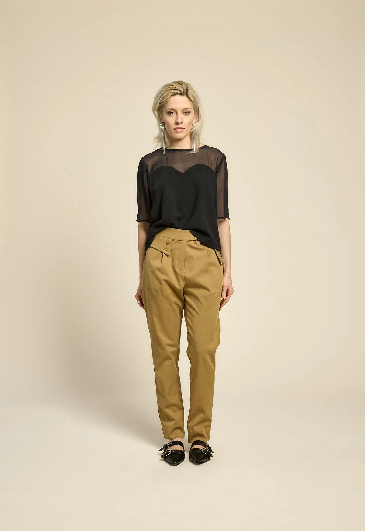 cokluch-haut-lamour-noir-pantalon-thefool-antique-ah2526-1.jpg