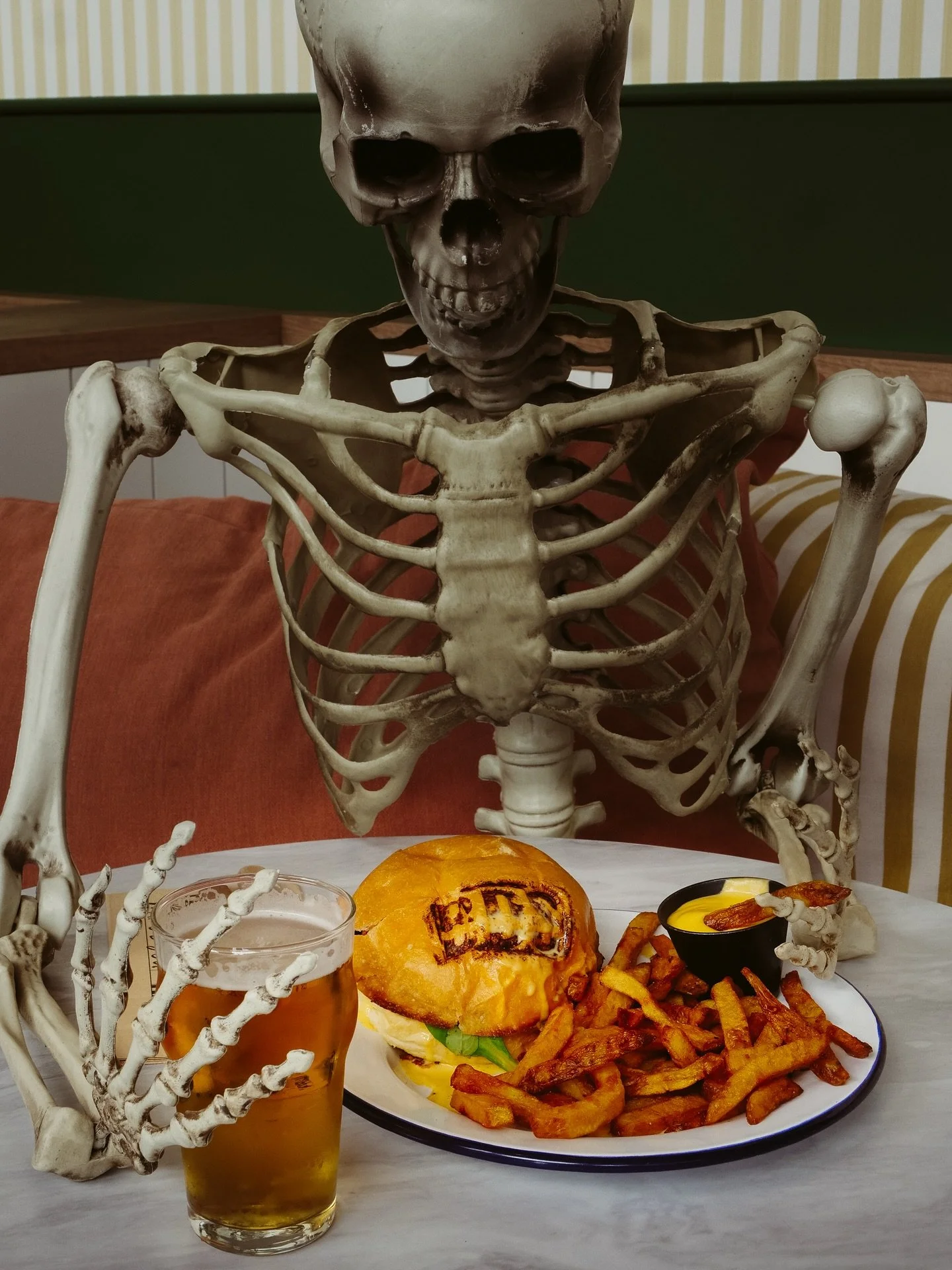 🕯️💀🕸️ BDS NIGHTMARE 🕸️💀🕯️
Tente de remporter 1 d&icirc;ner pour 4 personnes* dans tous les BDS pour la soir&eacute;e d&rsquo;Halloween ! Viens d&eacute;guis&eacute; ce vendredi 31 octobre au soir et participe &agrave; notre concours de costumes