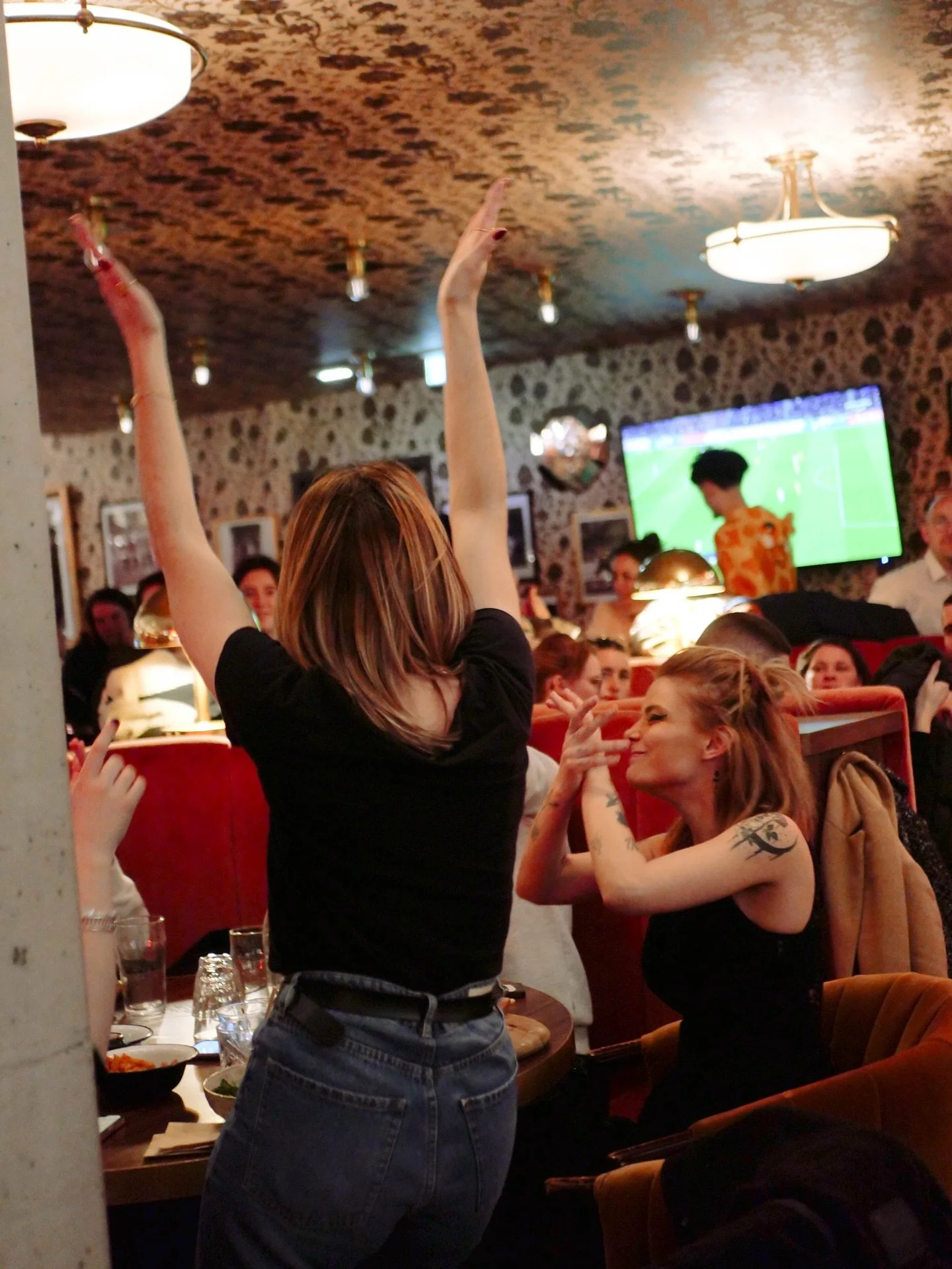 LE RETOUR DE L&rsquo;AP&Eacute;RO DINGO 🤪
Blindtest, P&eacute;liquiz, Bingo Musical ou Quiz Musical au programme pour le Joyeux Bordel du jeudi 20 novembre 🎤🔥
Que tu sois incollable sur les hits ou juste l&agrave; pour l&rsquo;ambiance, une chose 