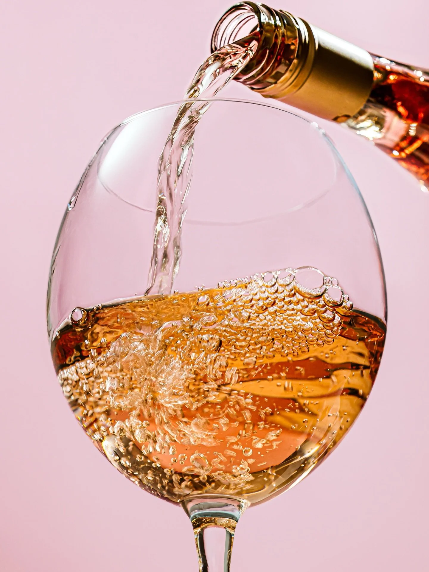 That ros&eacute; pour 😍 

Inspiration from @saintlywine 

#beveragephotography | #pourshot | #commercialbeveragephotographer | Ros&eacute; Photography | Drink Photography | @foundartists