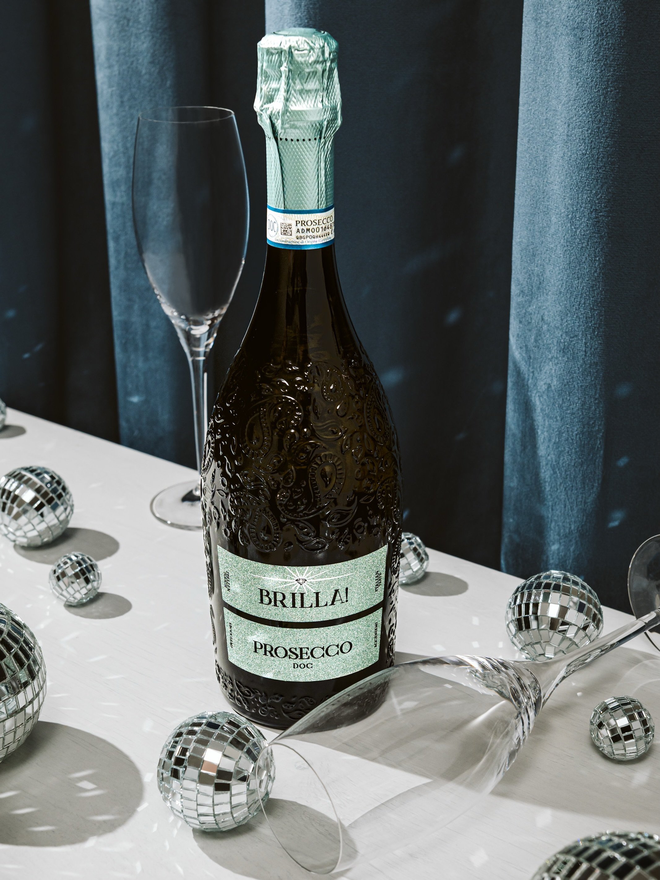 Cheers to all the moms this weekend. Happy Friday. 

Personal work exploring @brillawines 

#brillawines | #beveragephotography | #productphotography | #brillabubbles | #commercialbeveragephotographer | @foundartists | Creative Shoot