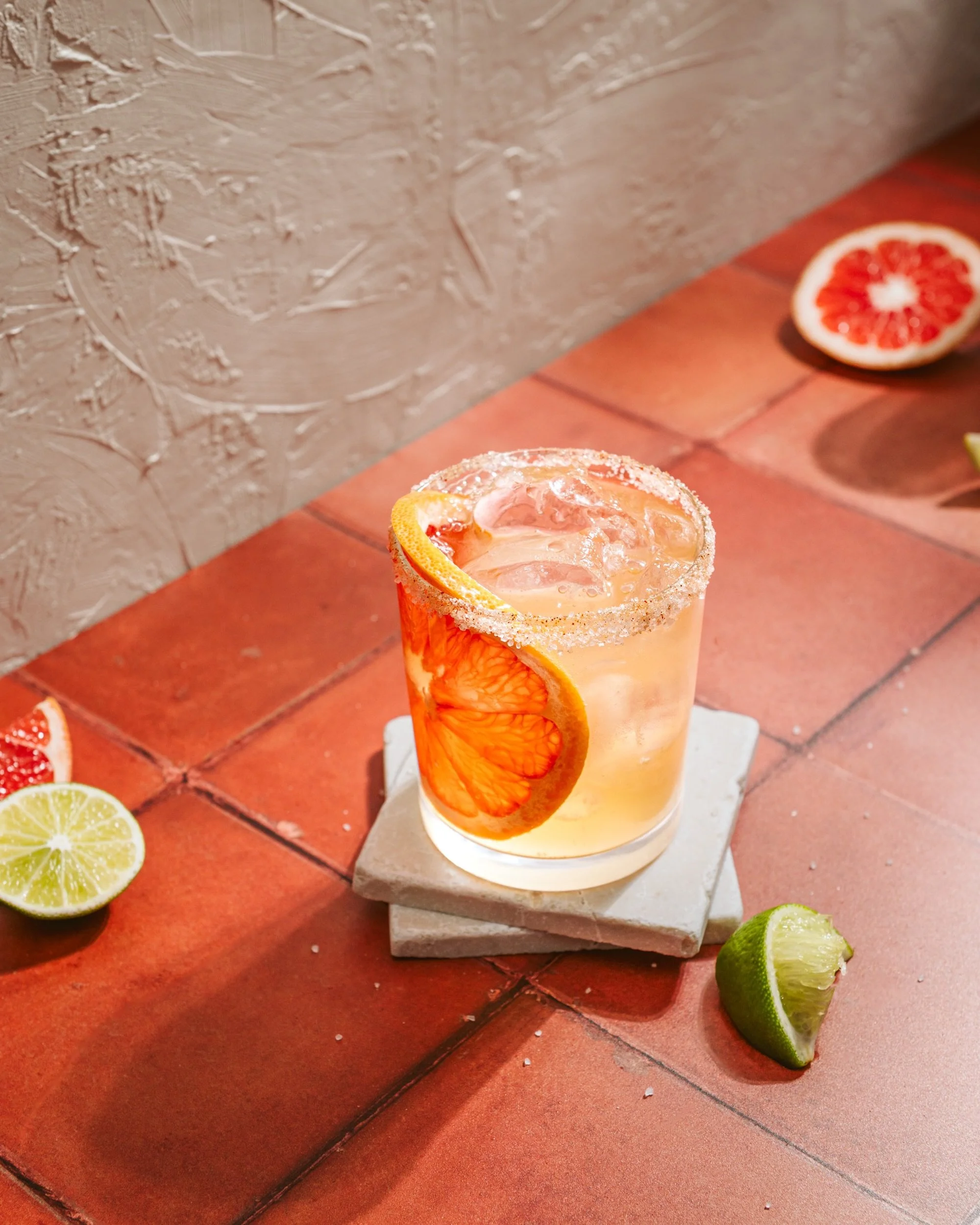 Mondays are for Palomas, right?

#commercialbeveragephotographer | @foundartists | #beveragephotography | #drinkphotographer