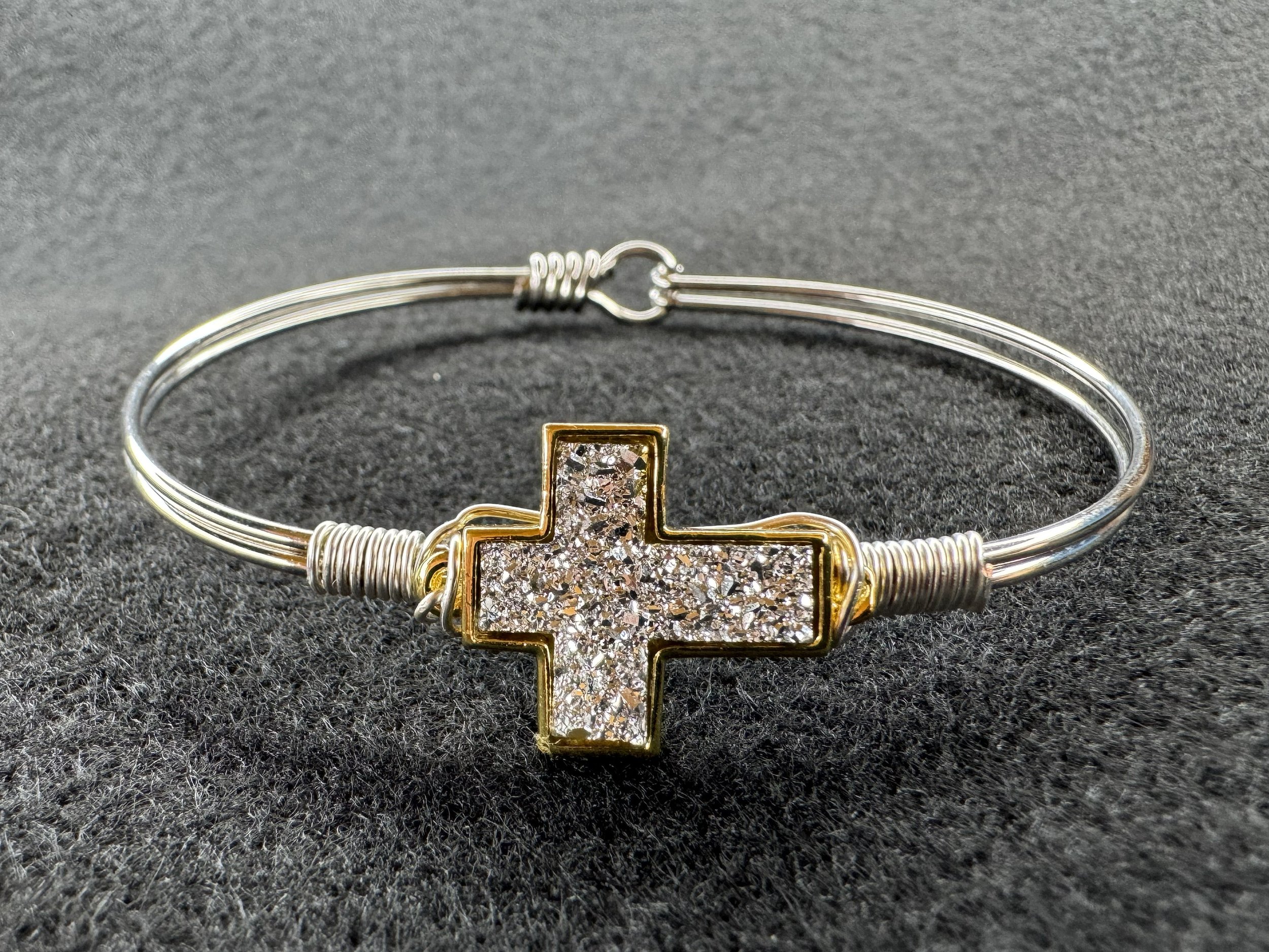 MP-bracelets-glory-platinumcross1.jpg
