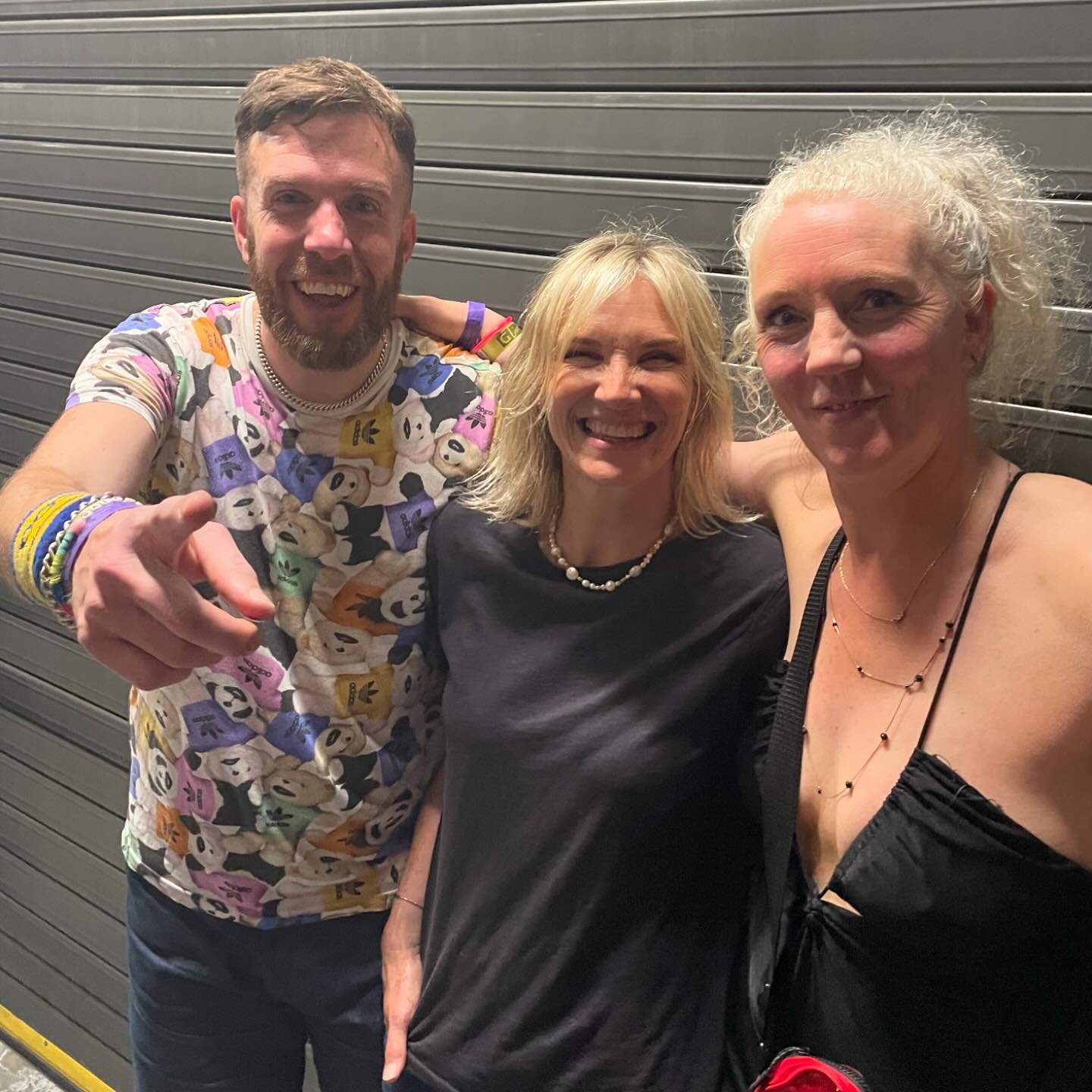 Such a brilliant night on Friday, incredible atmosphere at @90santhems, absolutely rocking in there! @jowhiley and @tobyspin smashed it as always, its such a joyful night, everyone working on the show is just so lovely. 
We had such a fun time back s