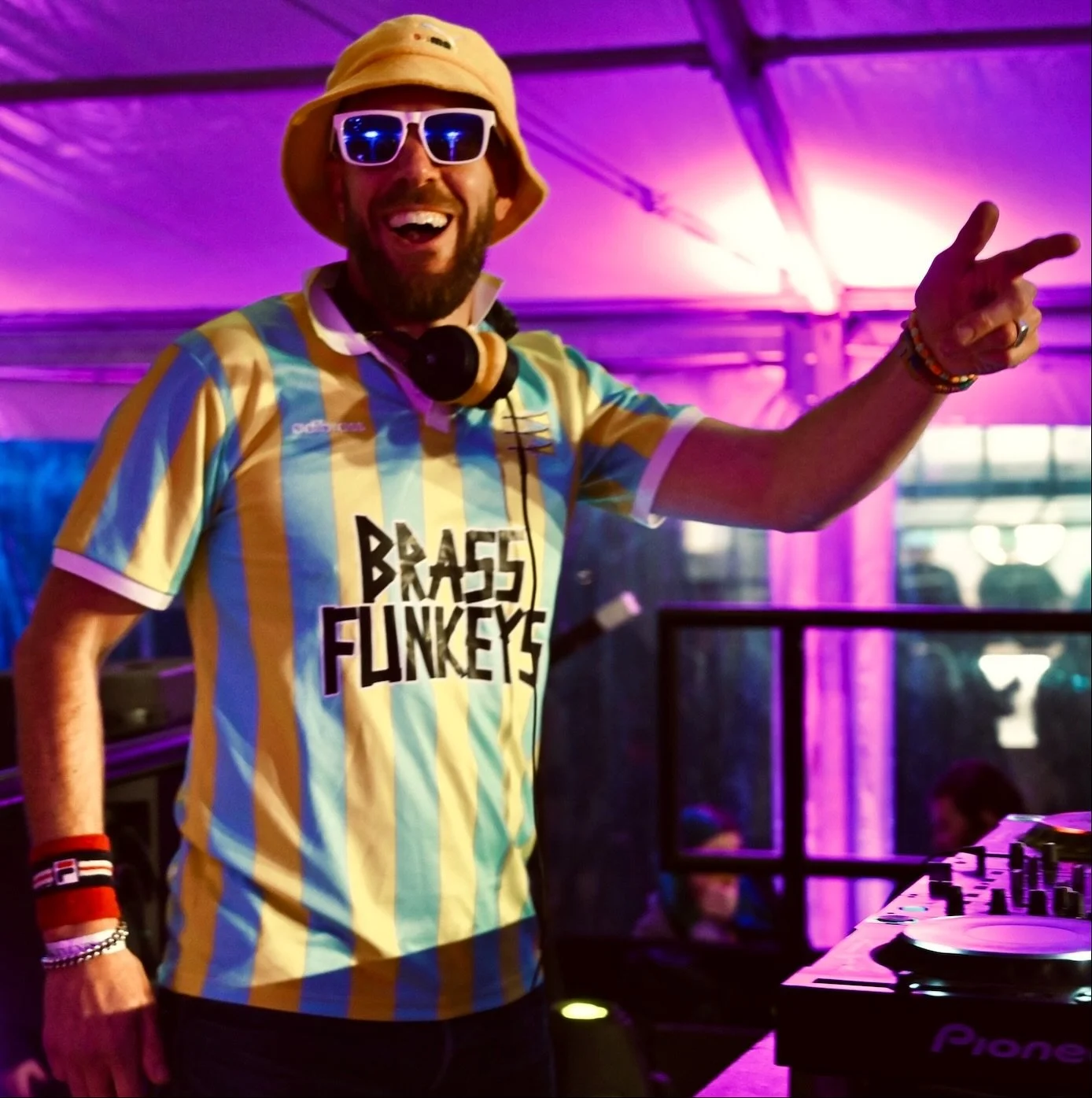 Magical weekend @yourallypally - performed two Ibiza Brass shows with @brassfunkeys and superstar host @joshieward, and did loads of DJing including closing the Saturday night party, taking over the decks from the one and only @luckandneatofficial. I