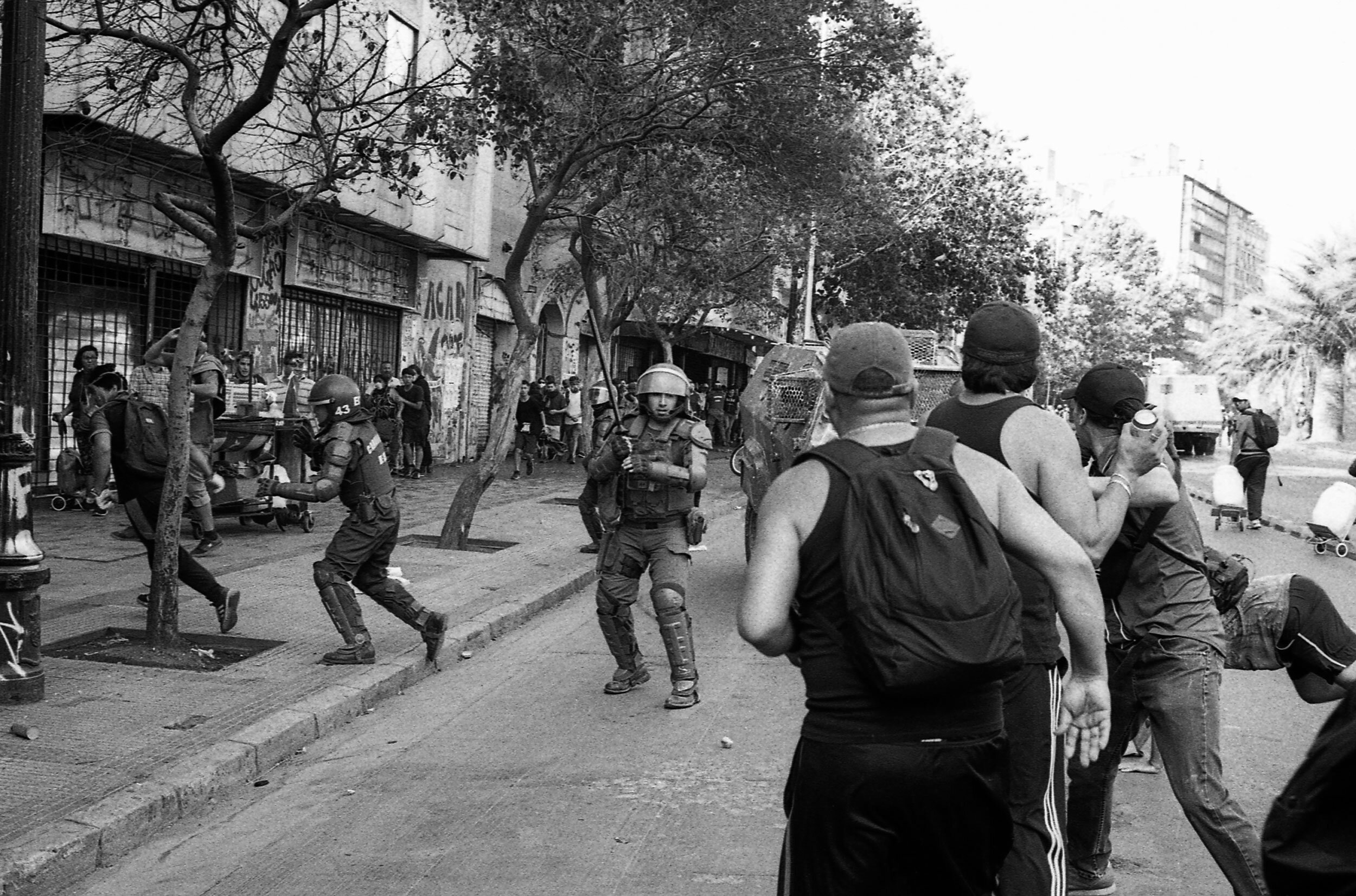Chileprotest_ferparra_filmphotography_leicam6_ilfordfilm_35mm_protestaschile-03.jpg
