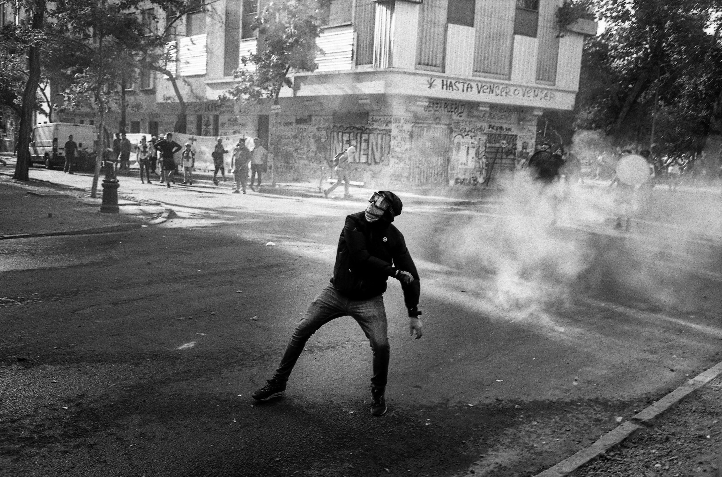 Chileprotest_ferparra_filmphotography_leicam6_ilfordfilm_35mm_protestaschile-04.jpg