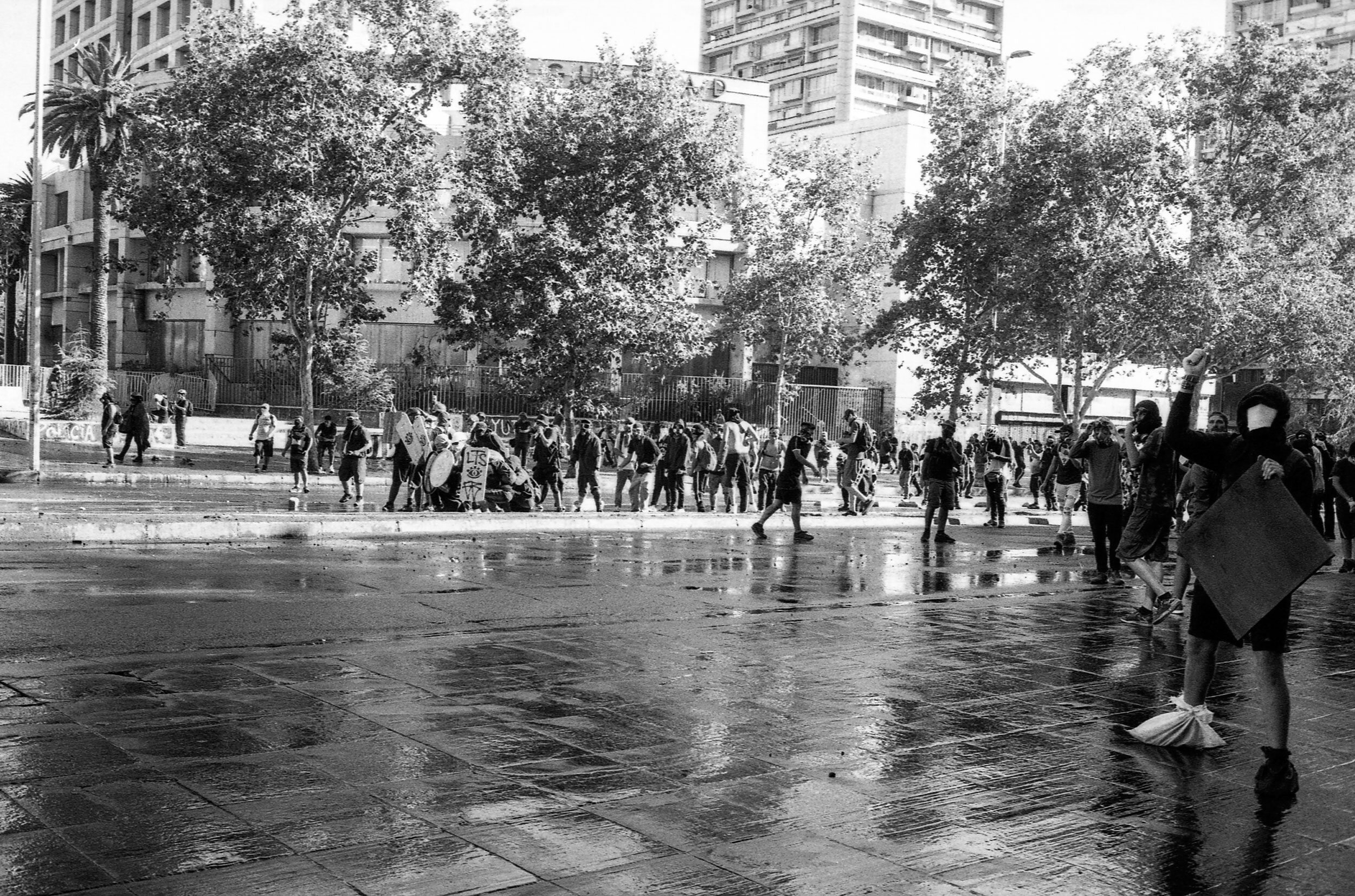 Chileprotest_ferparra_filmphotography_leicam6_ilfordfilm_35mm_protestaschile-24.jpg