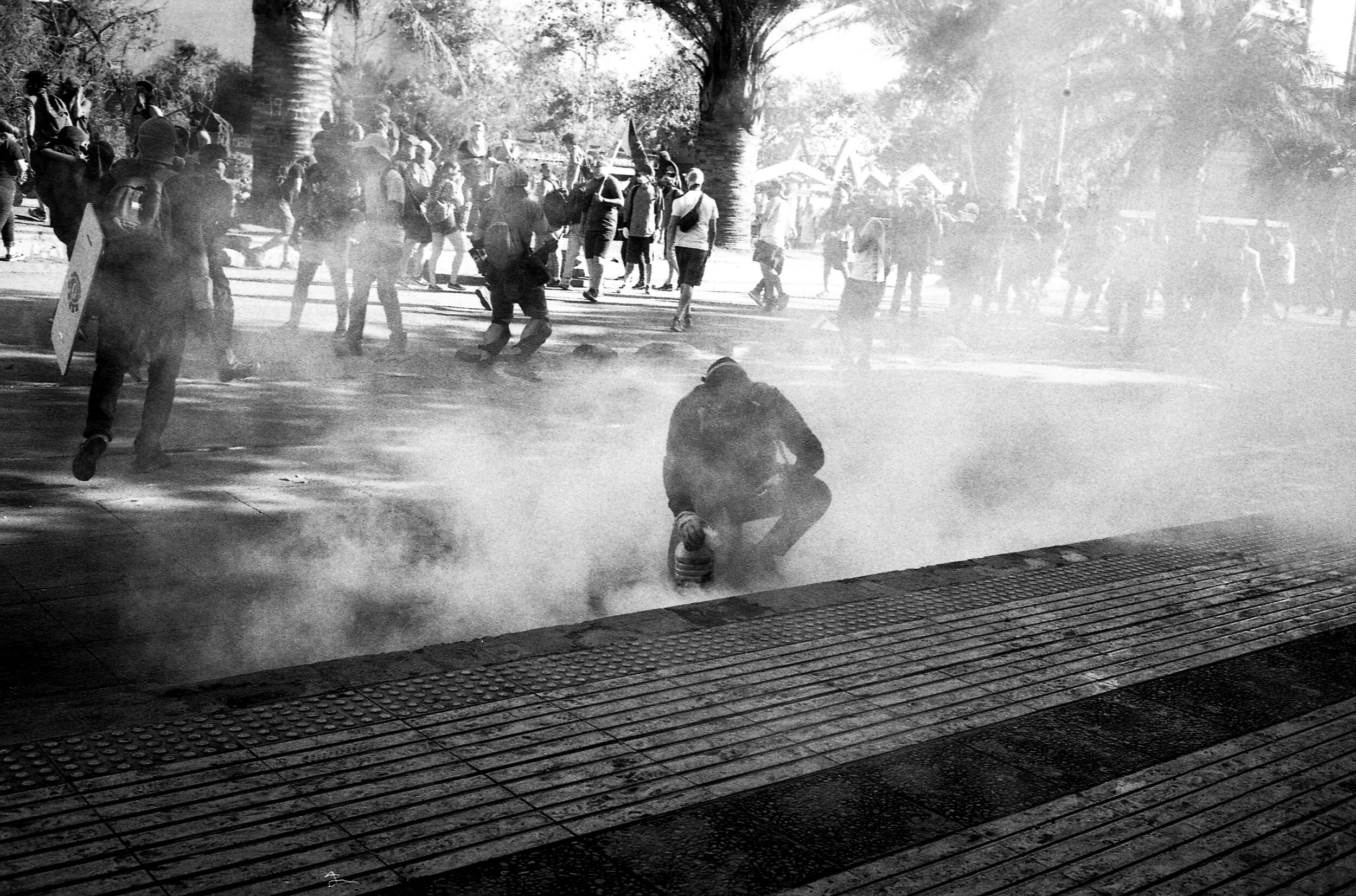 Chileprotest_ferparra_filmphotography_leicam6_ilfordfilm_35mm_protestaschile-28.jpg