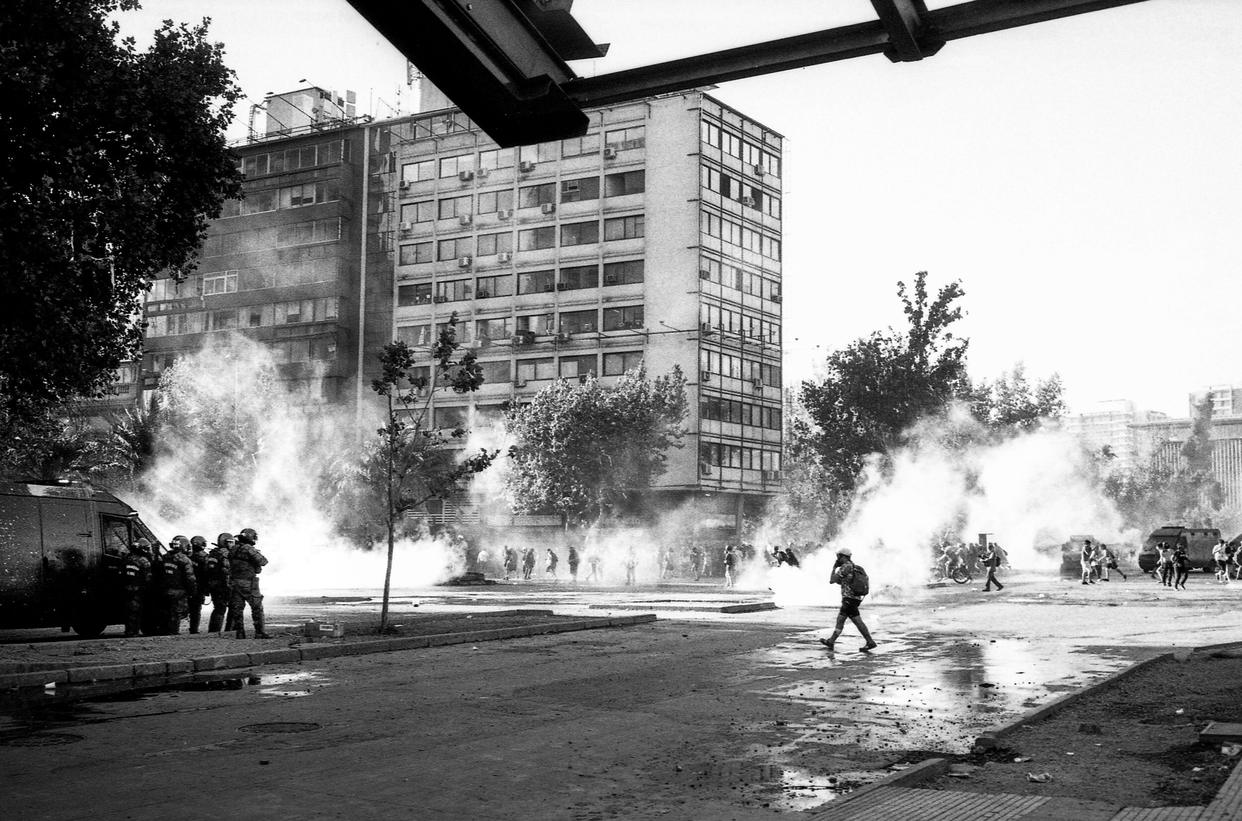 Chileprotest_ferparra_filmphotography_leicam6_ilfordfilm_35mm_protestaschile-29.jpg