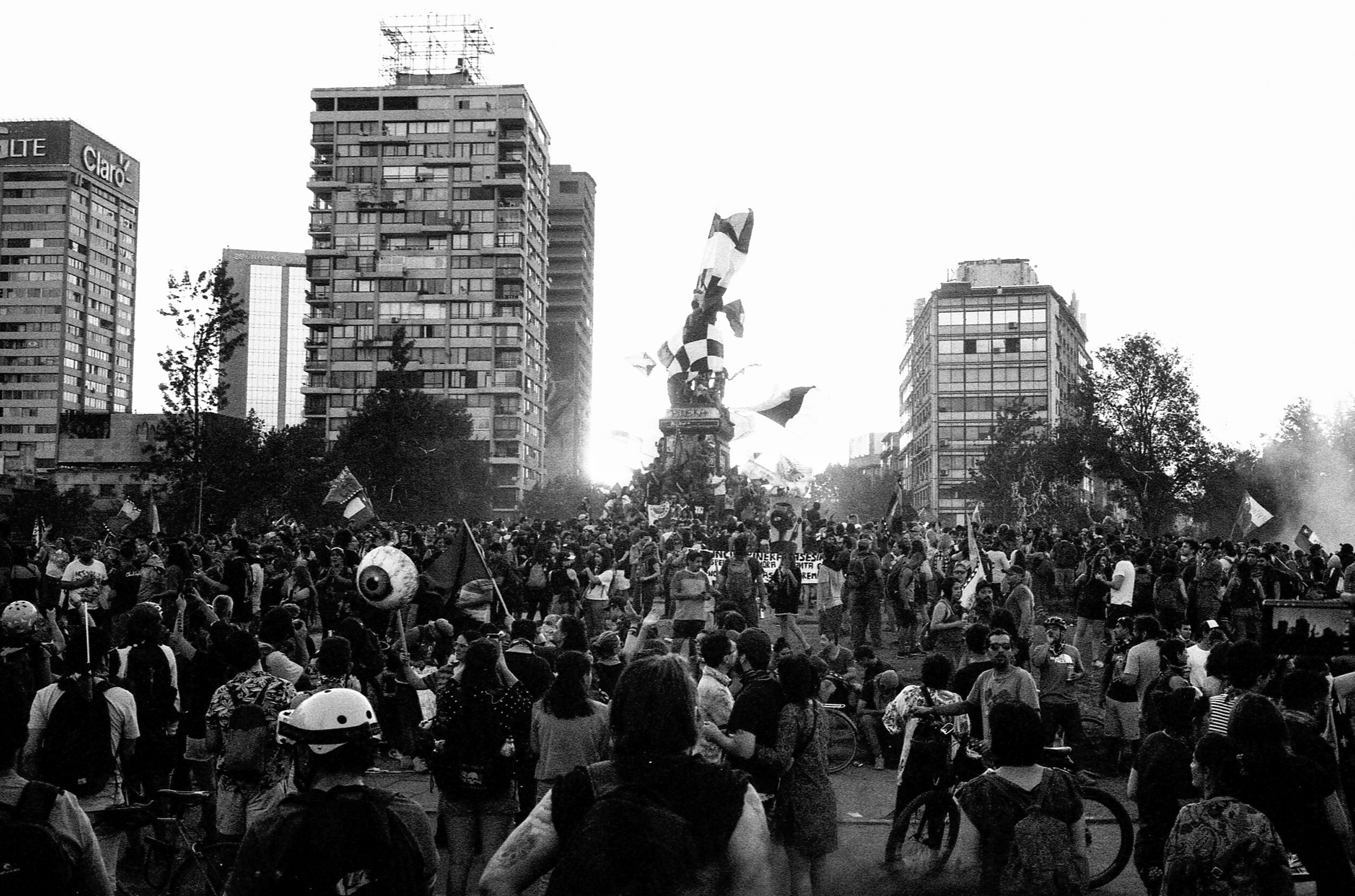 Chileprotest_ferparra_filmphotography_leicam6_ilfordfilm_35mm_protestaschile-30.jpg