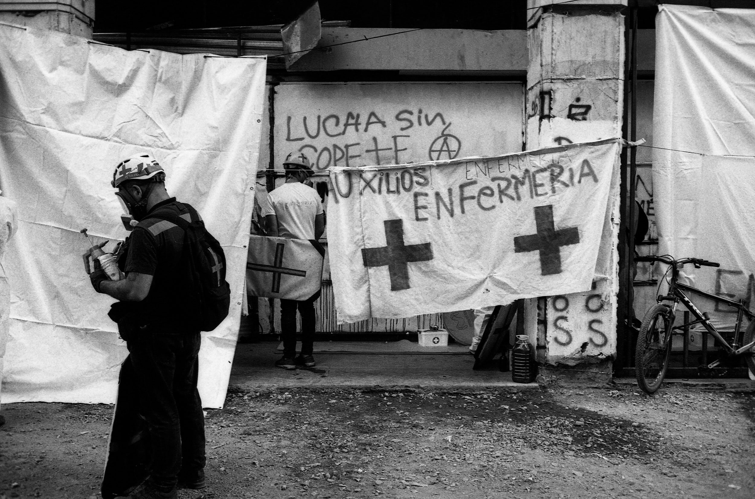 Chileprotest_ferparra_filmphotography_leicam6_ilfordfilm_35mm_protestaschile-38.jpg