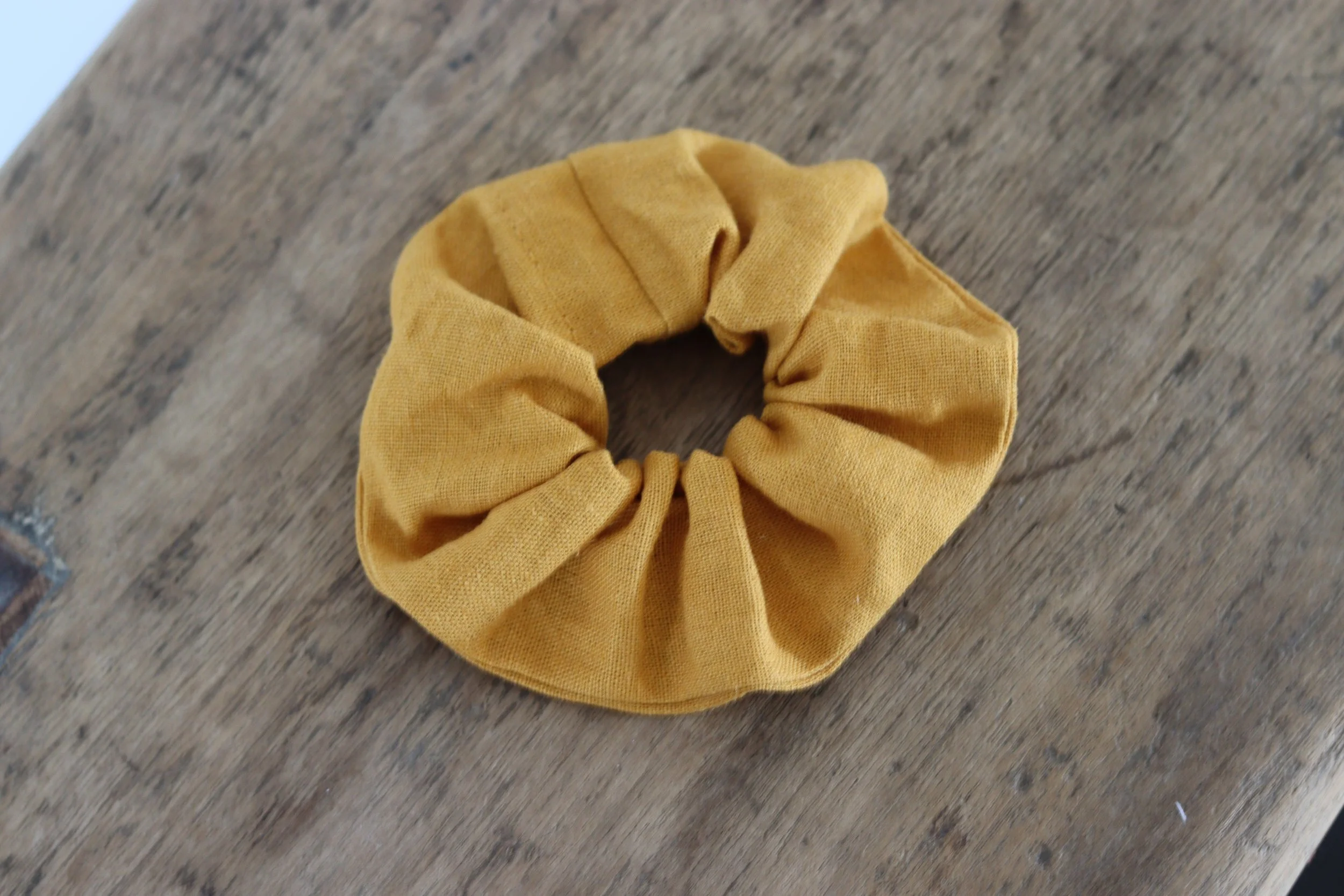 Ecologica_scrunchie_ochre_2