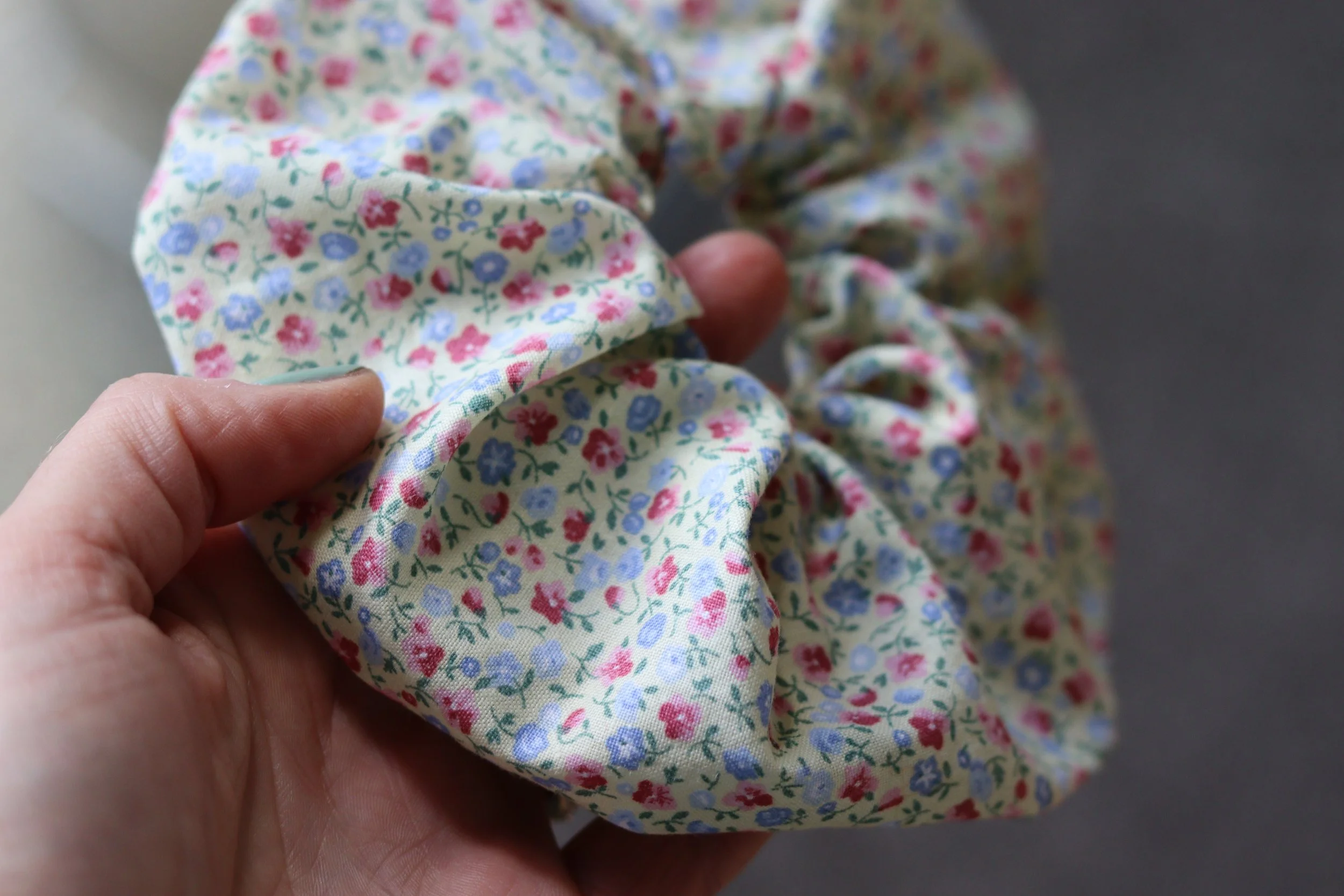 Ecologica_scrunchie_floral_whimsical_1