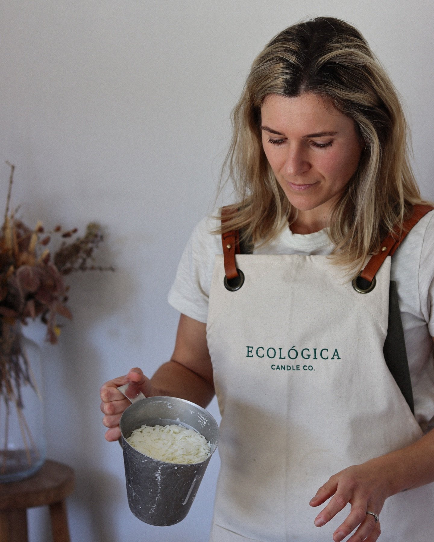 At Ecol&oacute;gica our purpose is to capture luxurious home fragrances in candle form, and to make the best choices we can for the planet along the way. We craft our candles by hand, in small batches, and always with attention to the details.

Bonus