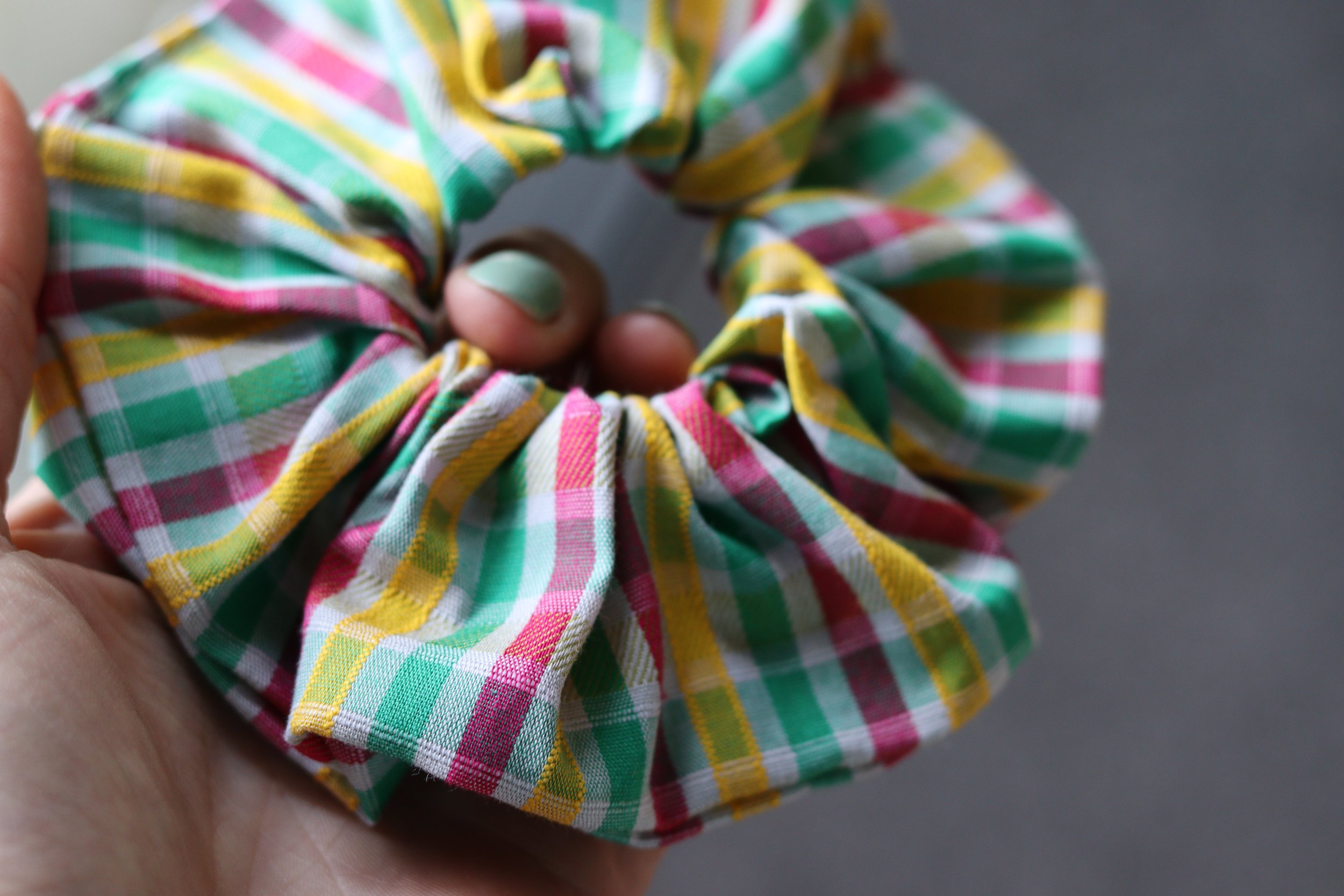 Ecologica_scrunchie_multiplaid