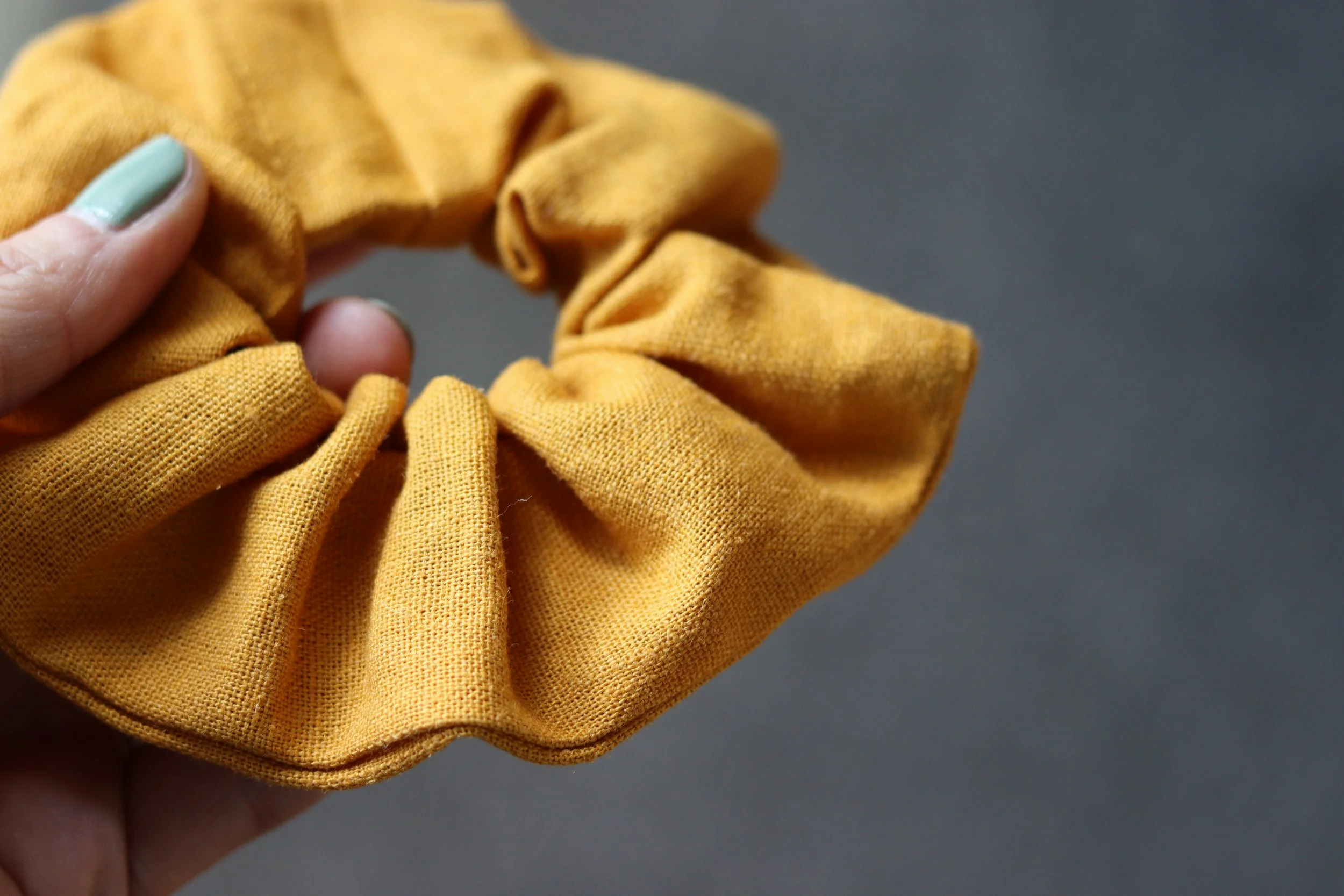 Ecologica_scrunchie_ochre