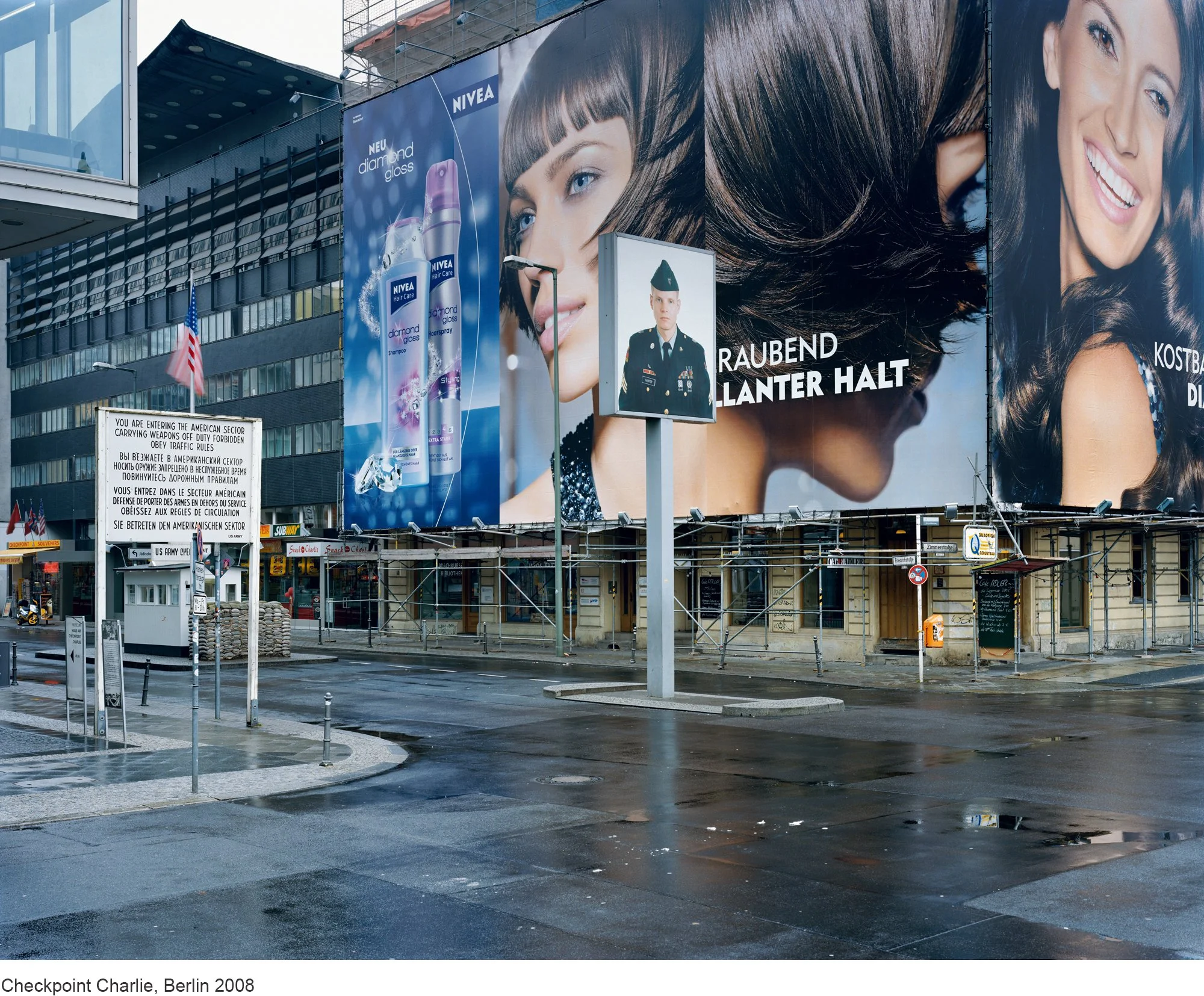 7-Mitch Epstein-Checkpoint Charlie, Berlin 2008.jpg