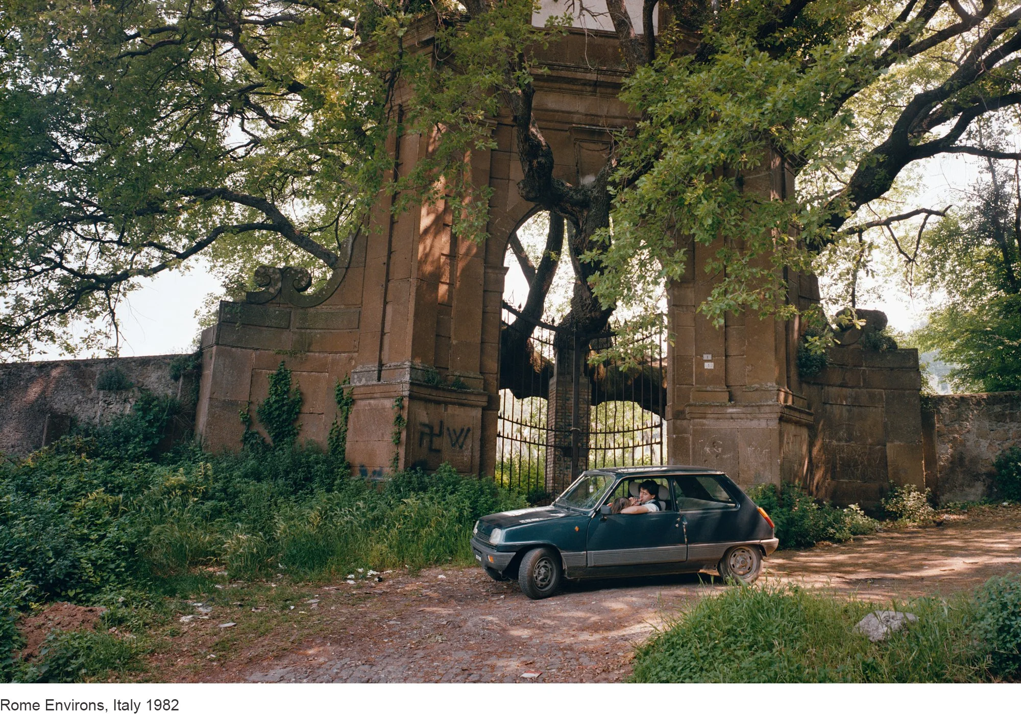 13-Mitch Epstein-Rome Environs, Italy 1982.jpg