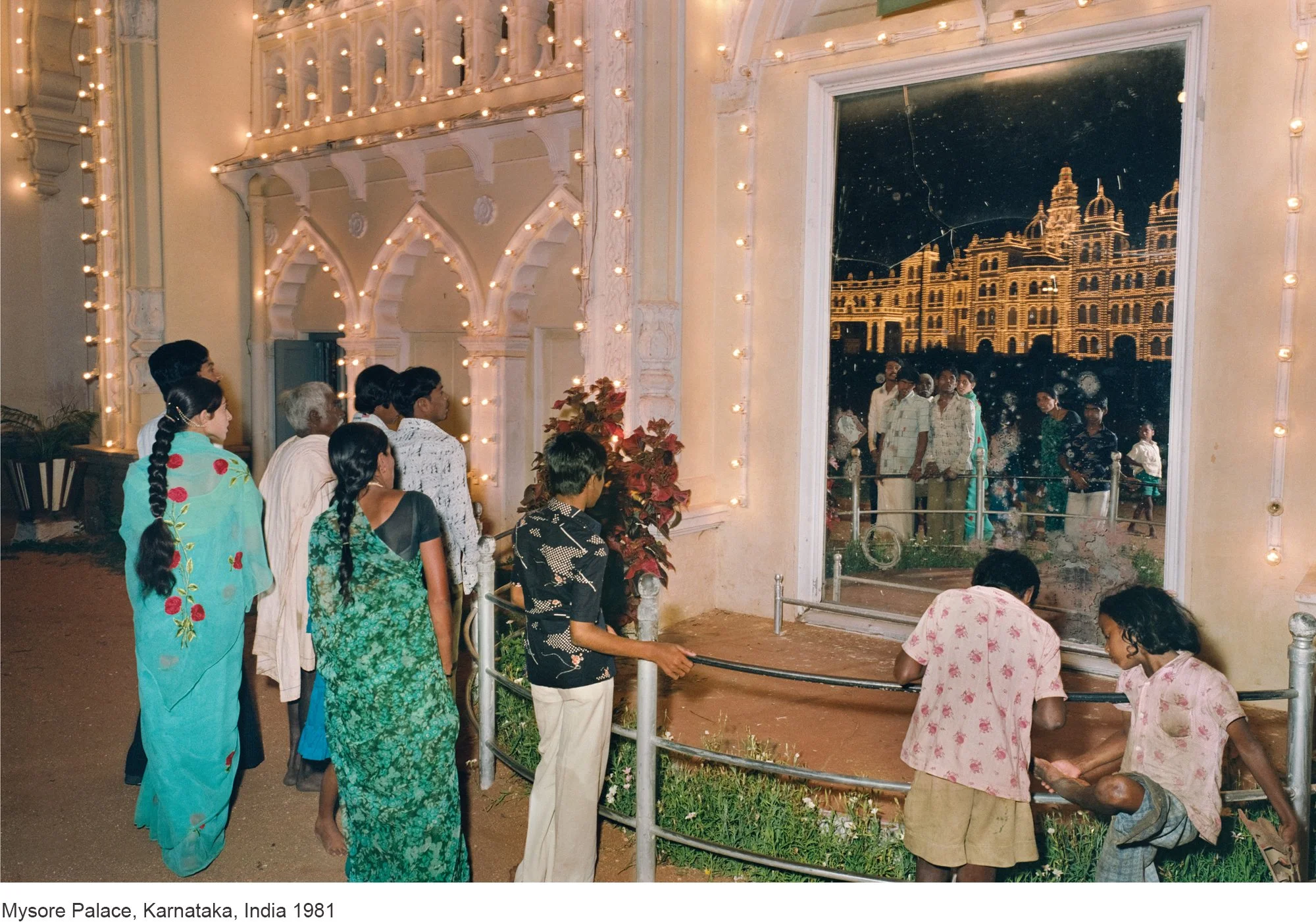 8-Mitch Epstein-4_F.20.81-11 Mysore Palace, Karnataka, India 1981.jpg