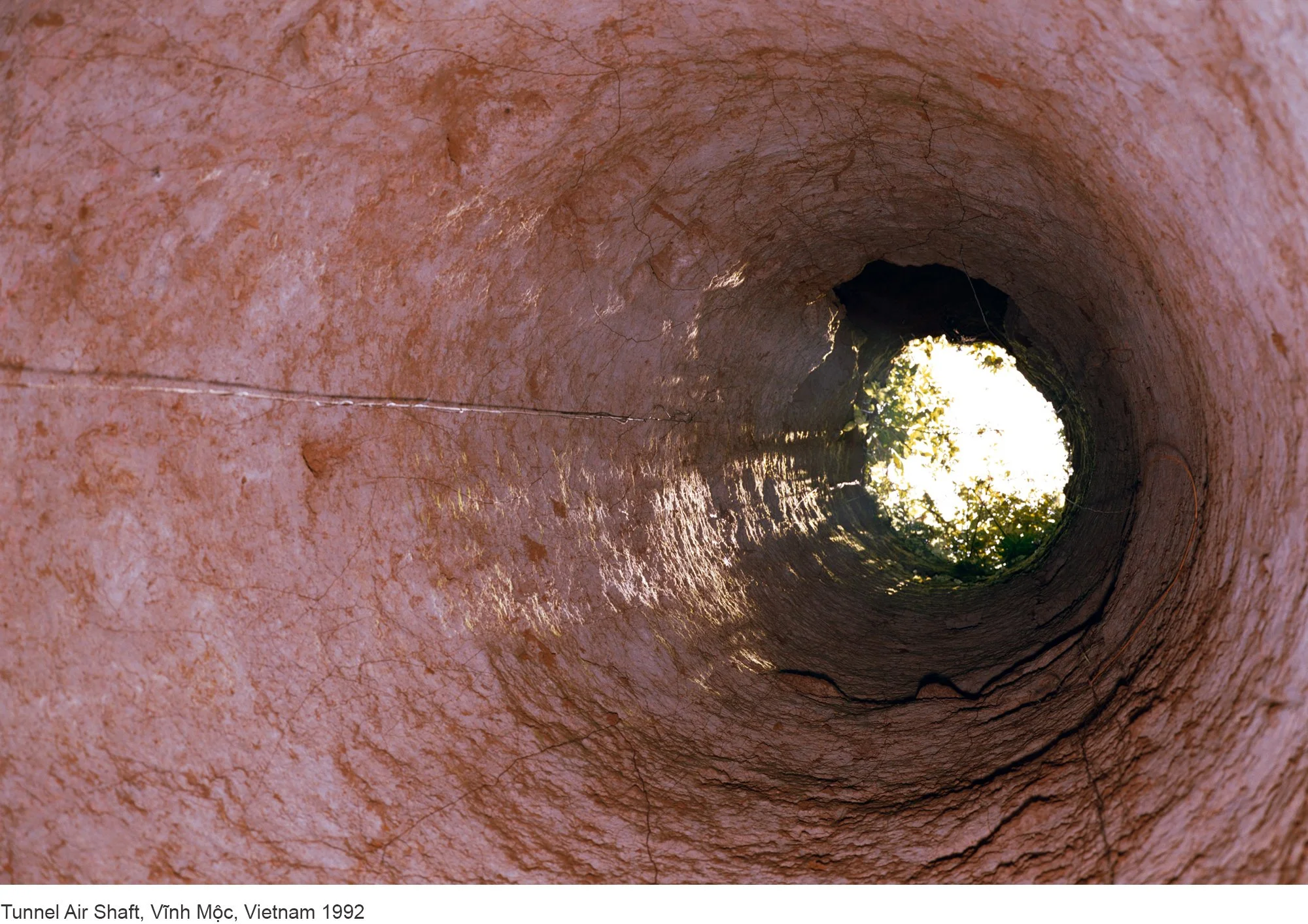 11-Mitch Epstein-Tunnel Air Shaft, Vĩnh Mộc, Vietnam 1992.jpg