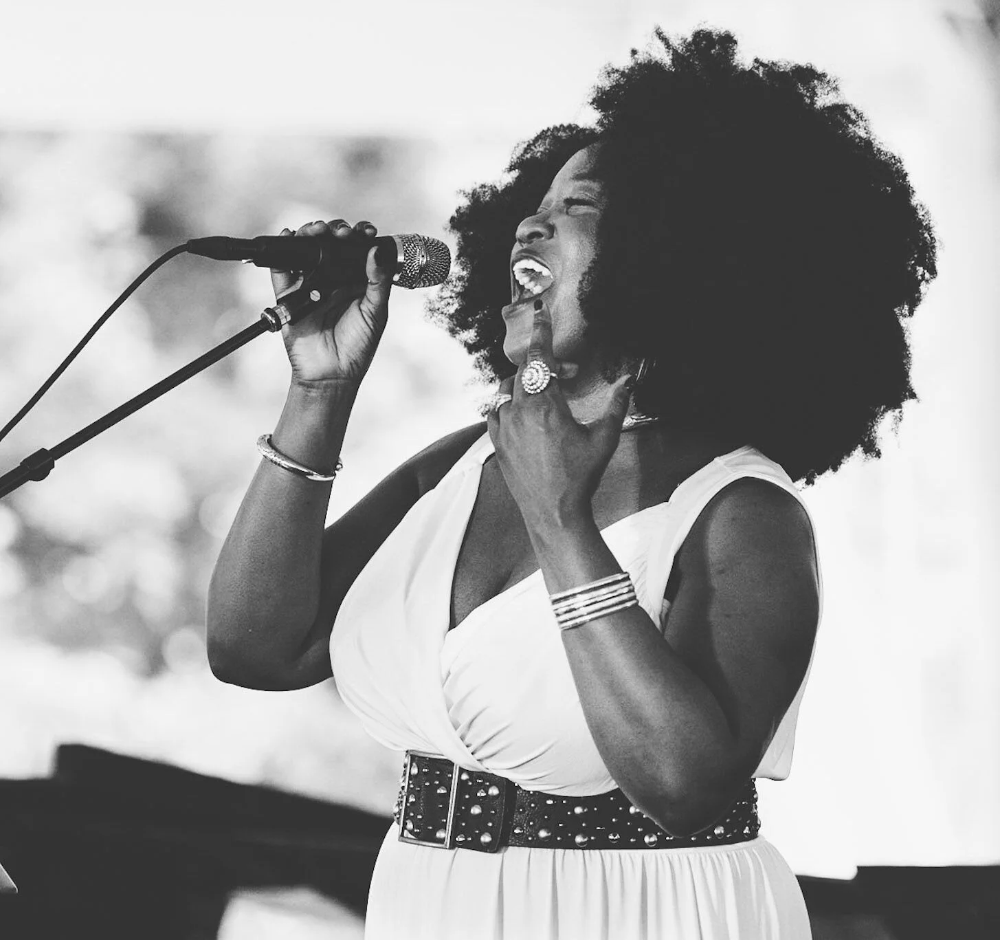 Michele Thomas, founder of Soulstream Music Studio, teaching voice in Chicago.