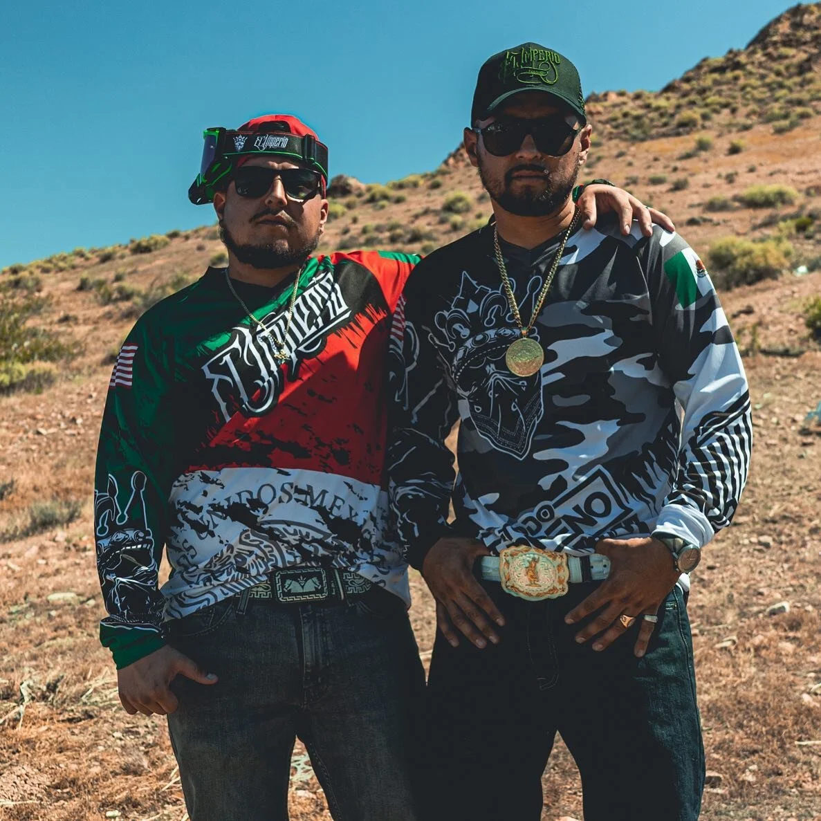 LOS DOS CARNALES DE ELIMPERIO APPAREL ! ☠️ ⚔️
&bull;
ENVI&Oacute; GRATIS POR PEDIDOS SUPERIORES DE 80 DOLARES USÉ CÓDIGO // WORLDWIDE 📦 🌎 
&bull;
www.elimperioapparel.com 💻 
&bull;
#ElImperio #ElImperioApparel #ElImperioClothing #Clothing #Hats 