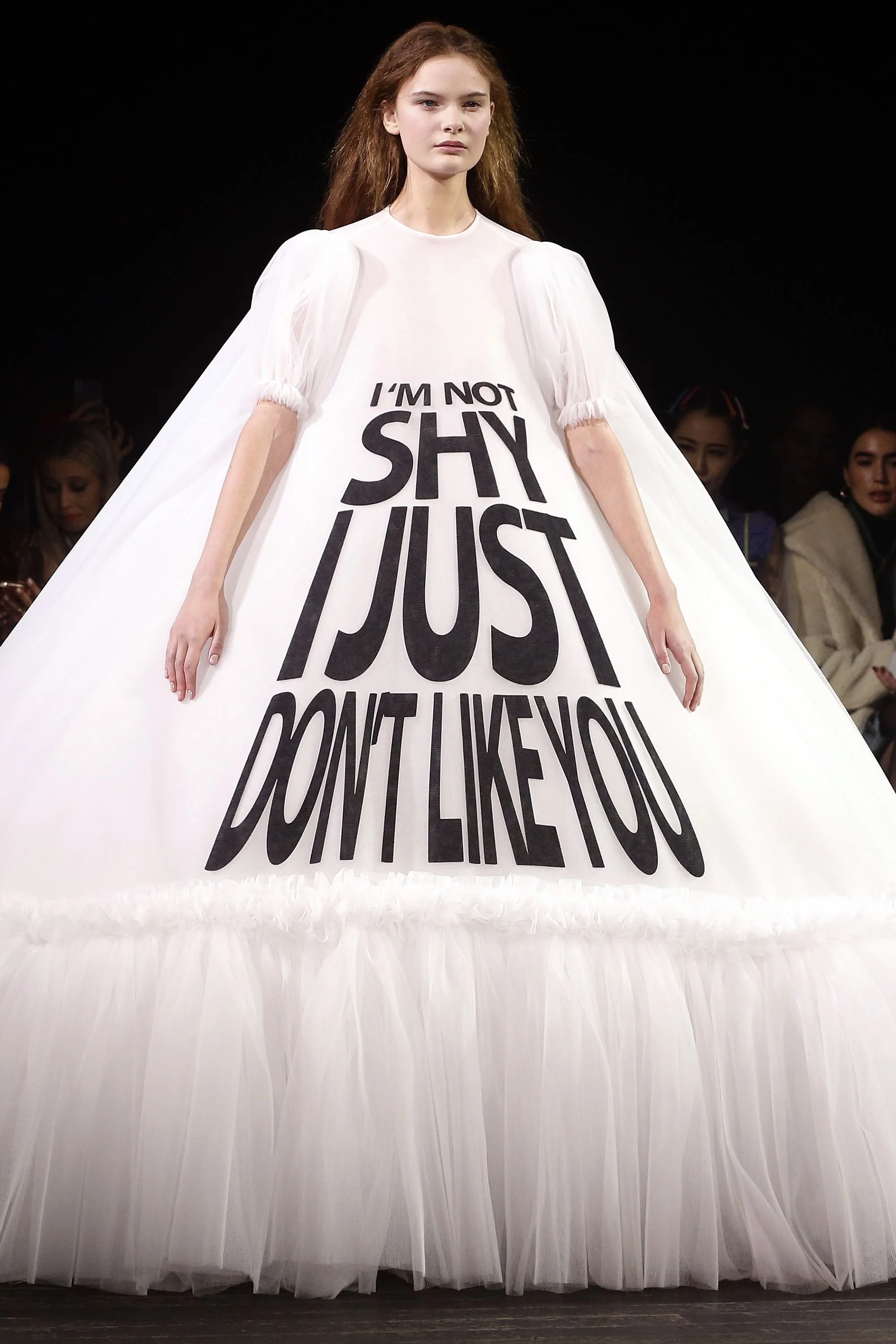 hbz-viktor-rolf-statement-gowns-05-1548271843.jpeg