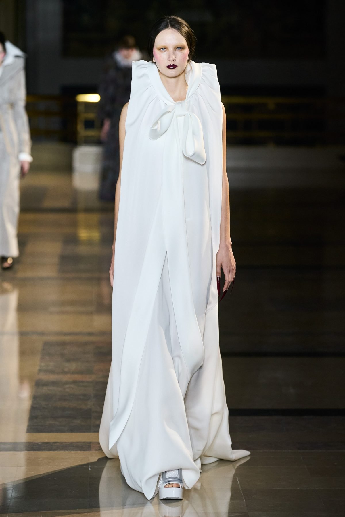 00002-Viktor-and-Rolf-Spring-22-Couture-credit-Alessandro-Lucioni-Gorunway-1200x1800 (1).jpeg